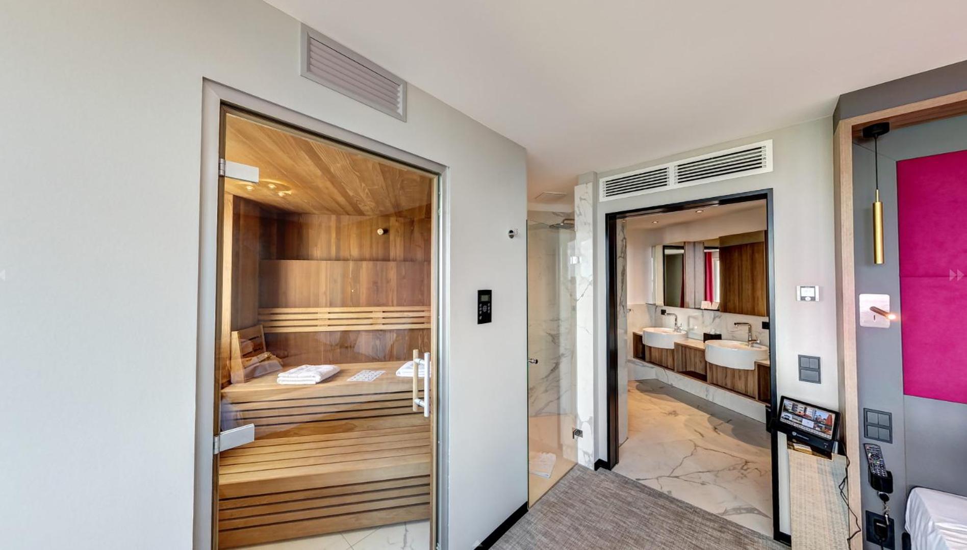 Deluxe Suite with Sea View