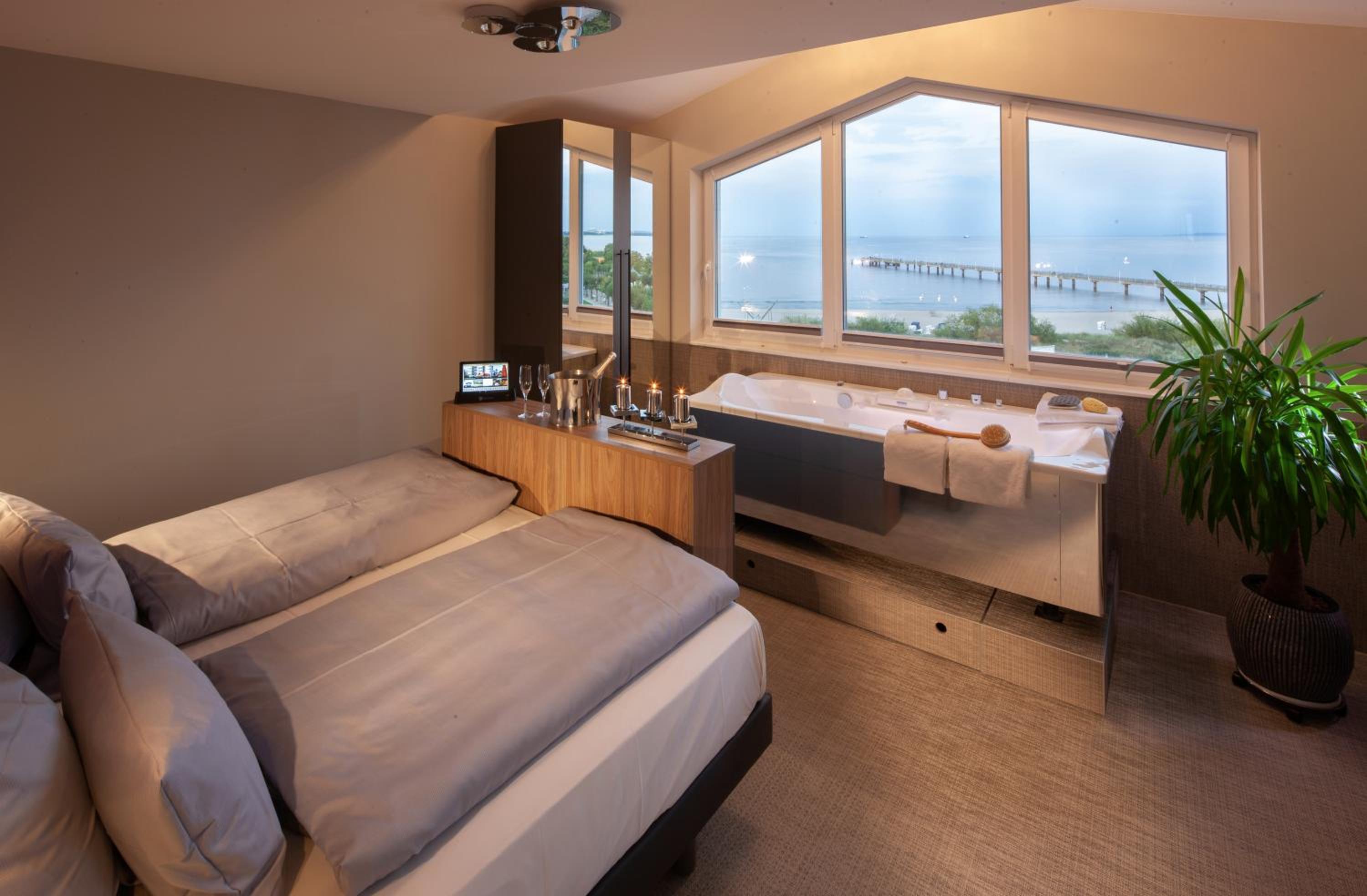 Deluxe Suite with Sea View