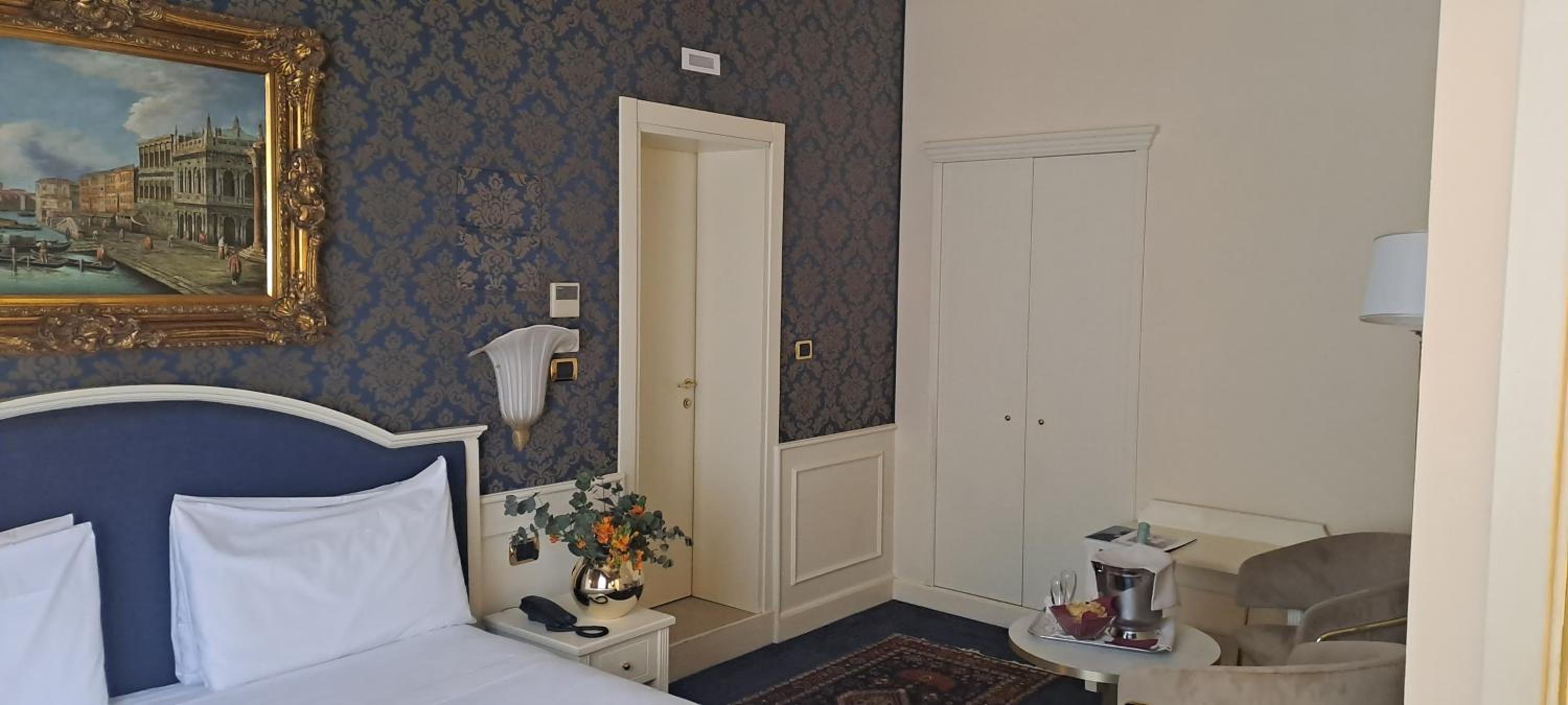 Junior Suite with Balcony photo 1