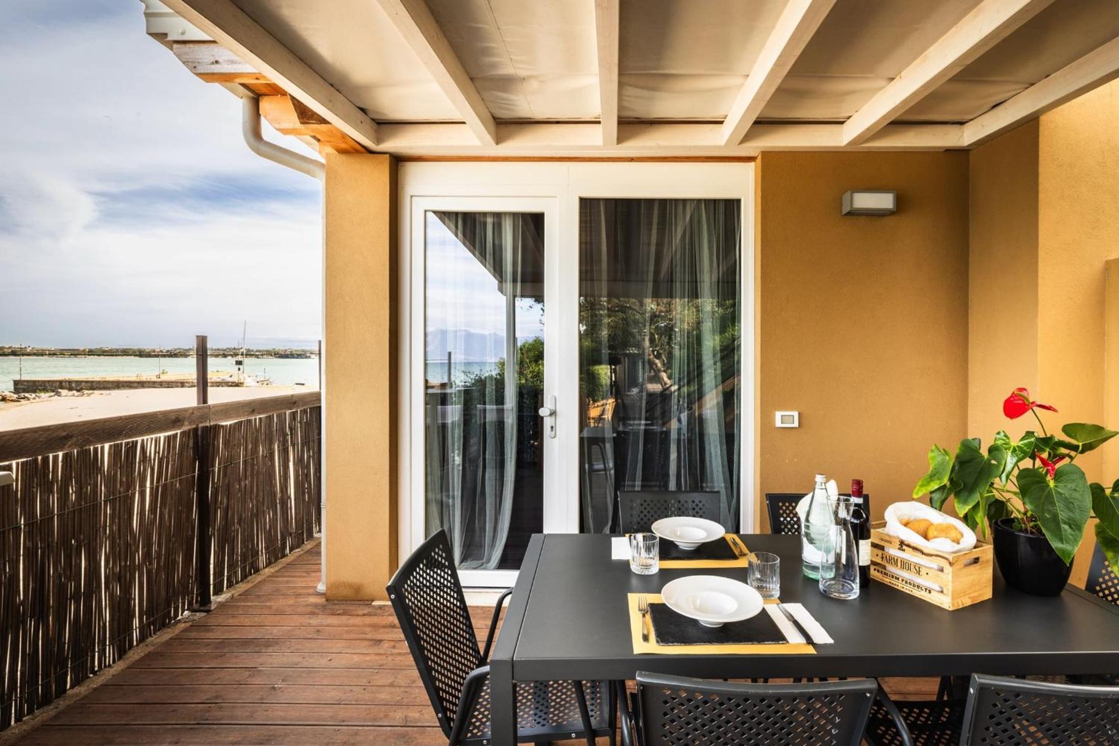 Bungalow Beach Front (2 adults) - Photo 12