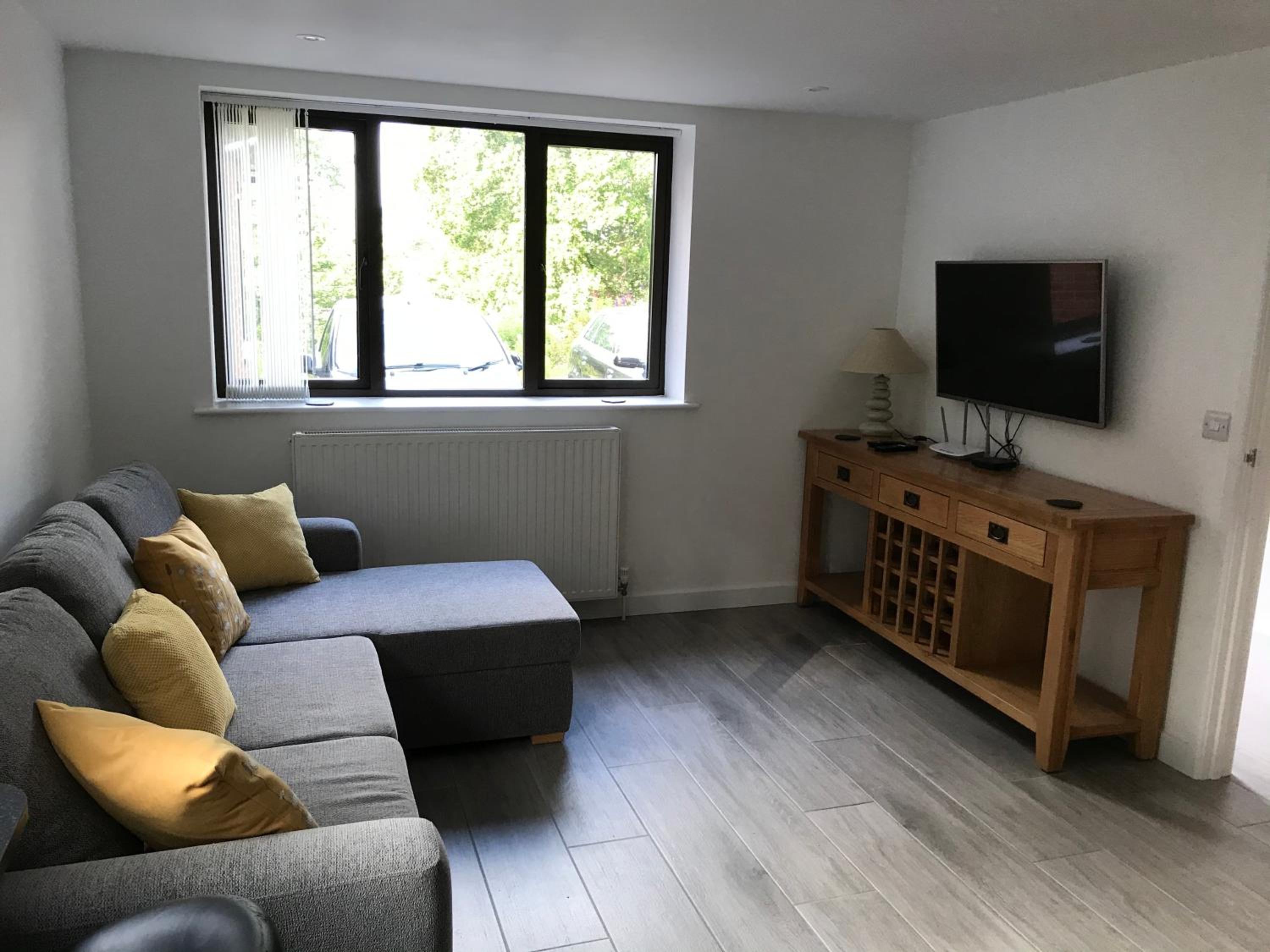 One-Bedroom Apartment photo 1