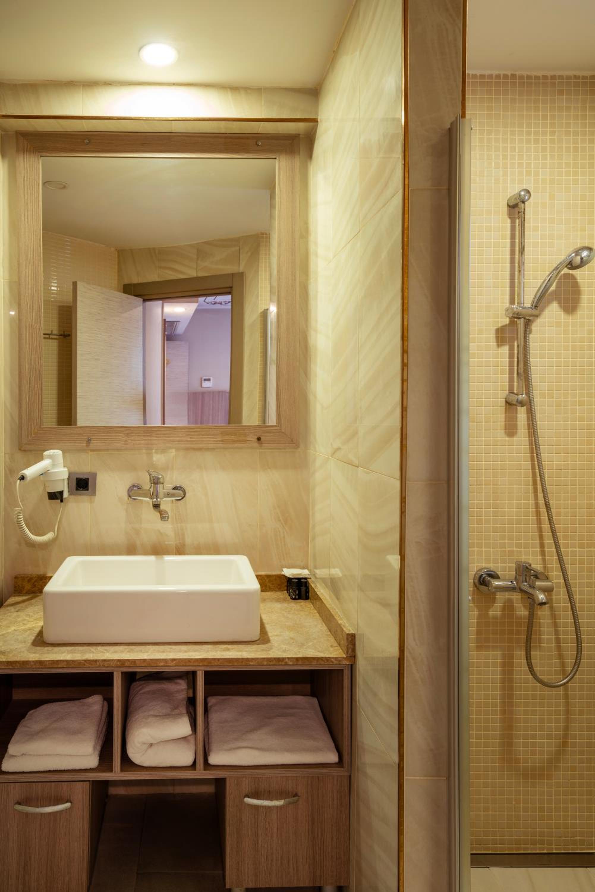 Economy Double or Twin Room photo 3