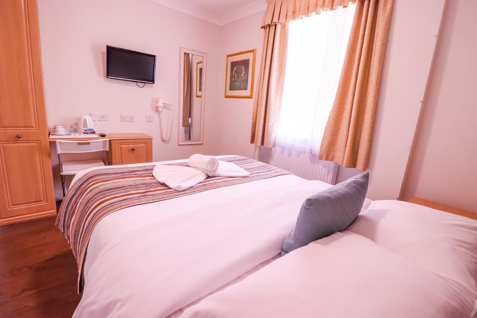 Double Room with Private Bathroom photo 3