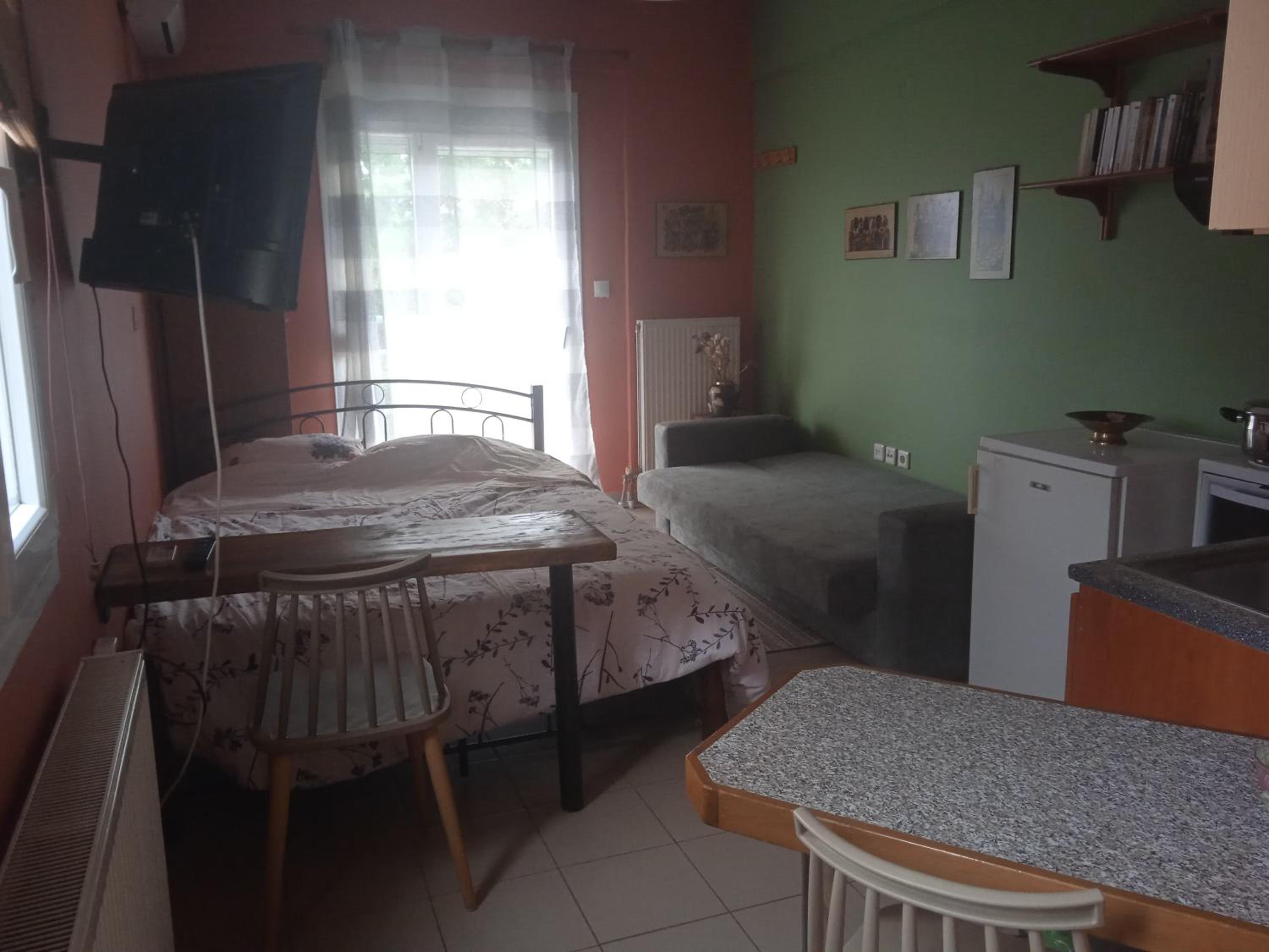 One-Bedroom Apartment - Photo 5