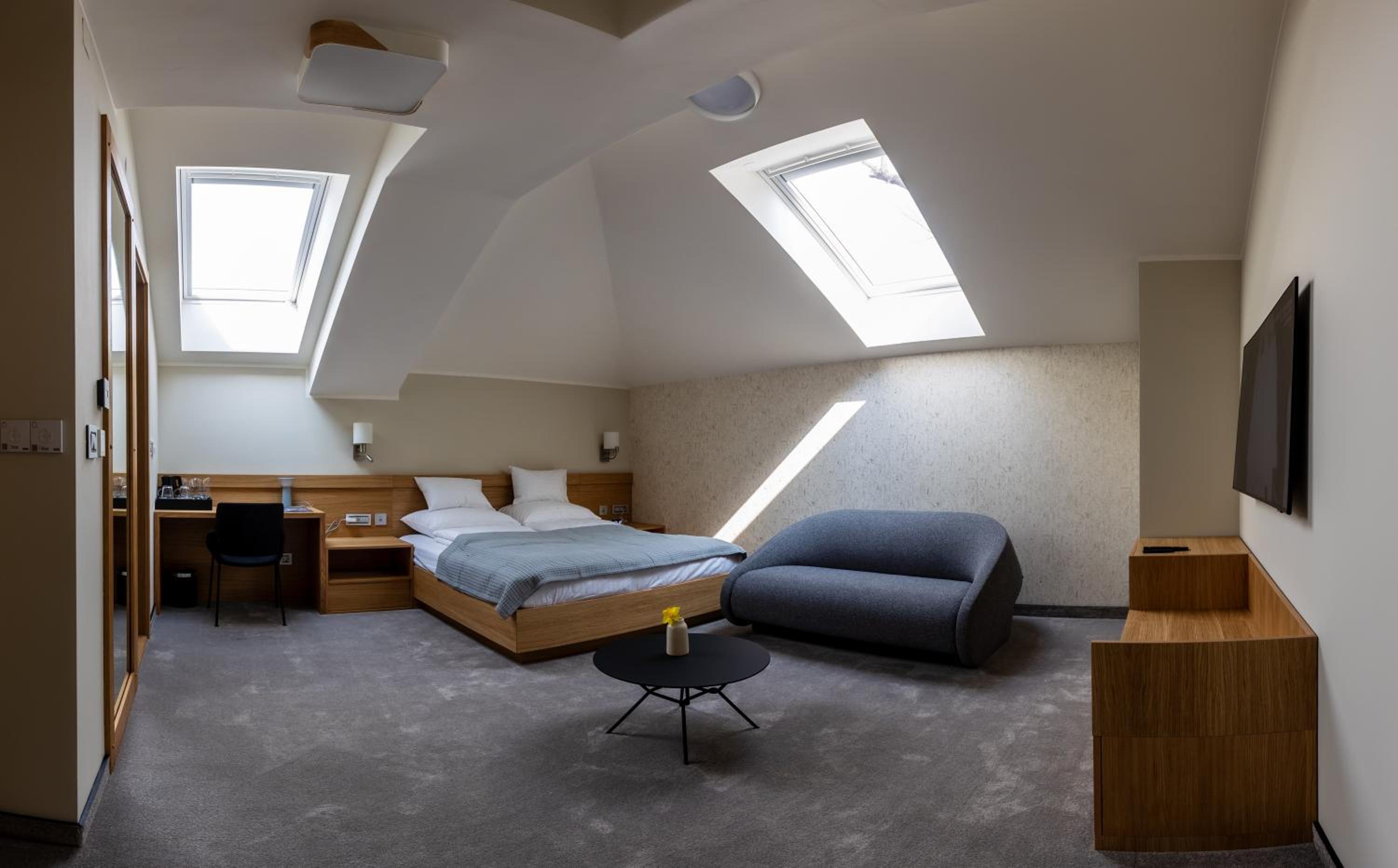 Standard Queen Room