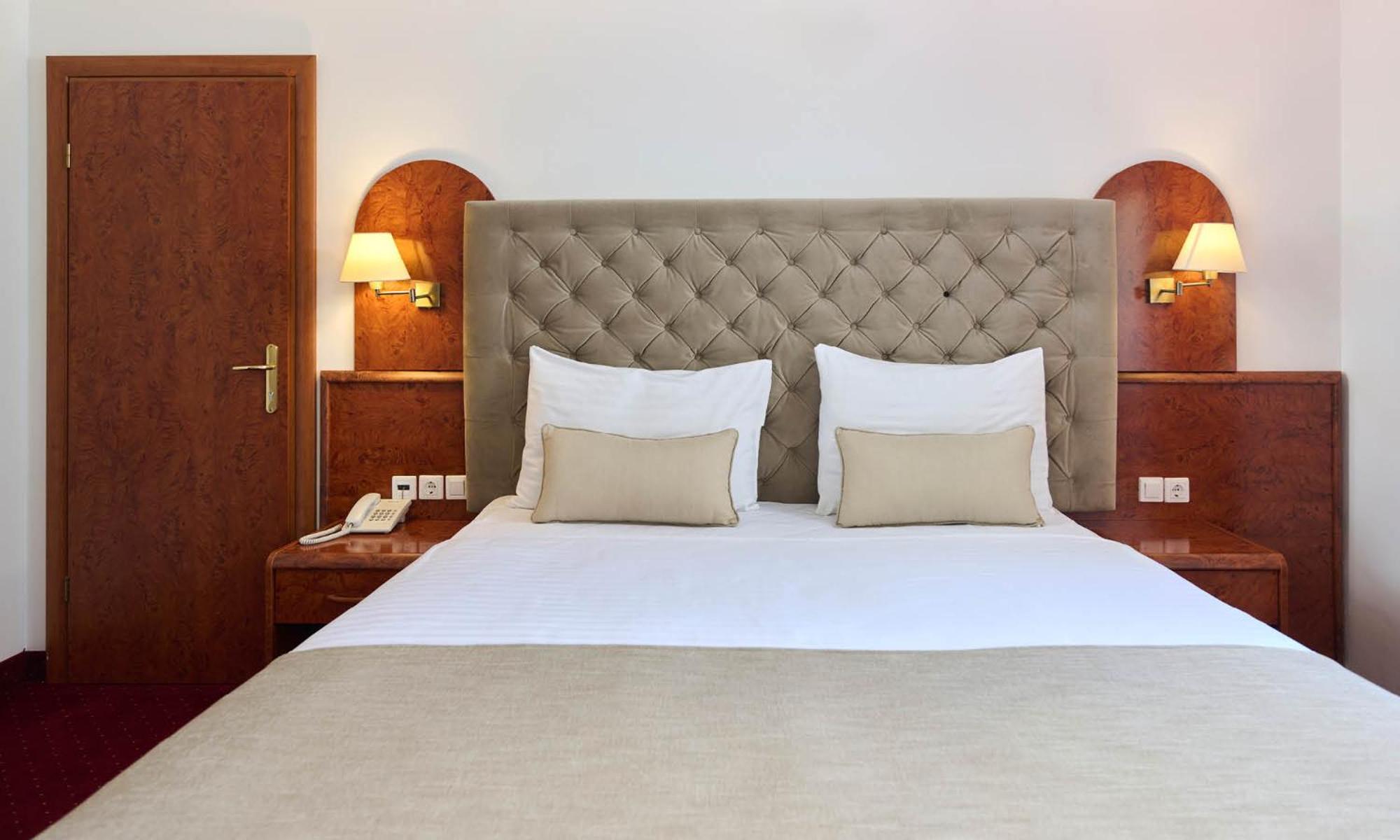 Comfort Double Room with Balcony - Photo 2