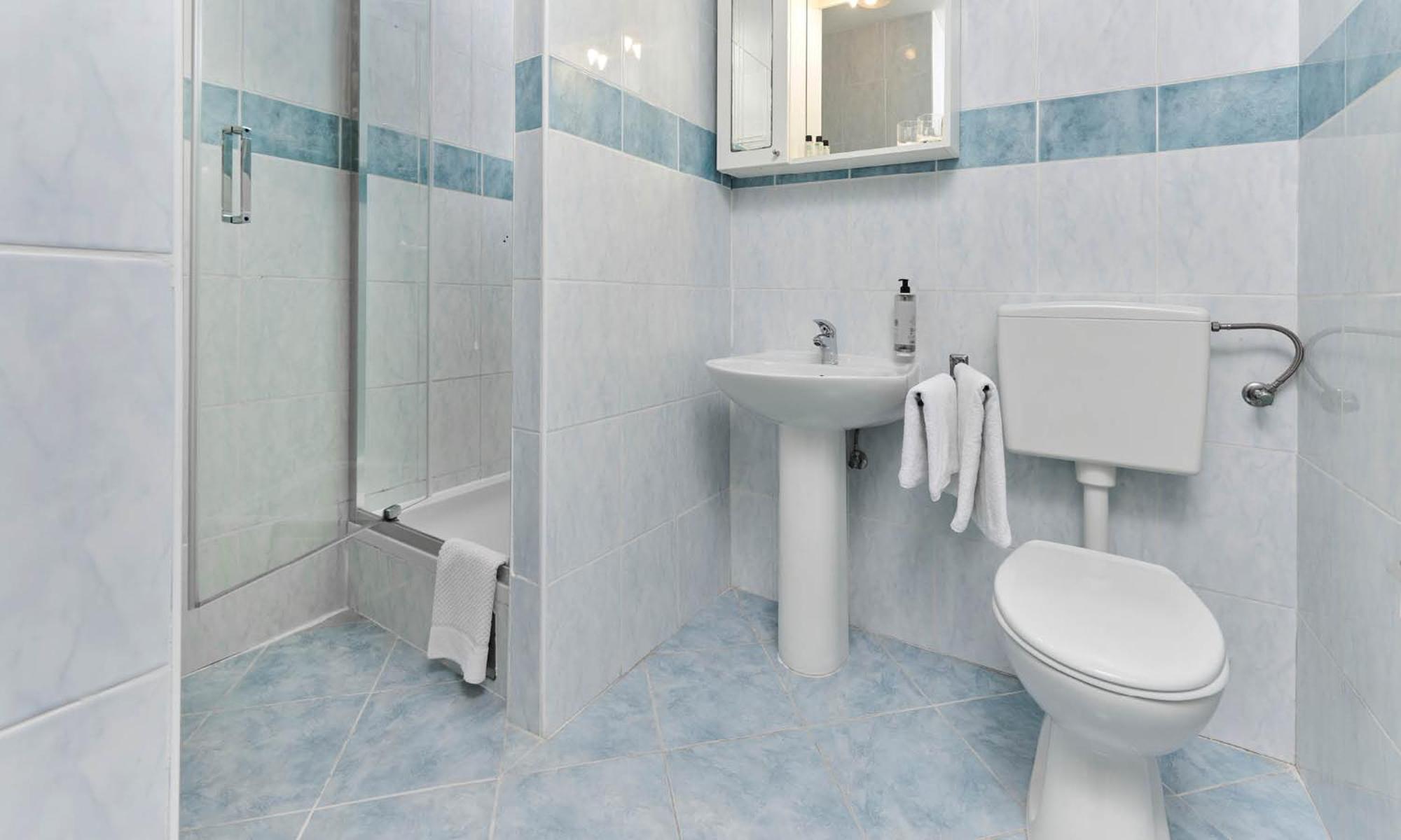 Comfort Double Room with Balcony - Photo 3