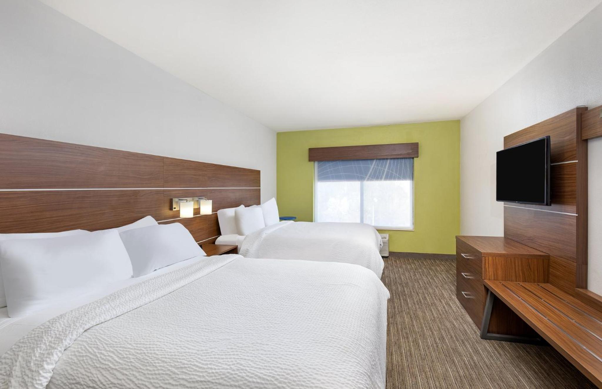 Queen Suite with Two Queen Beds - Photo 1