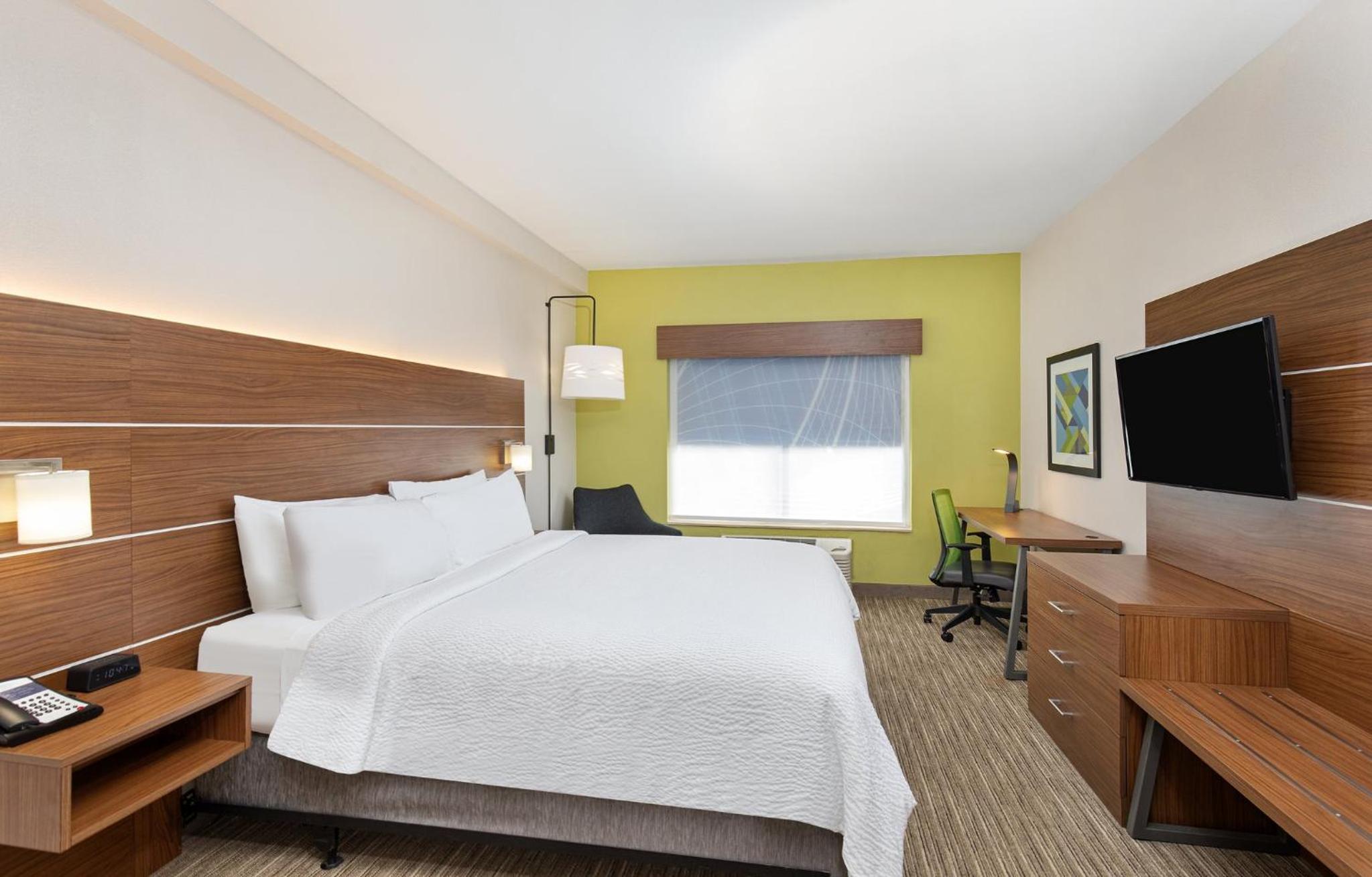 King Room - Mobility Access/Hearing Accessible - Photo 1