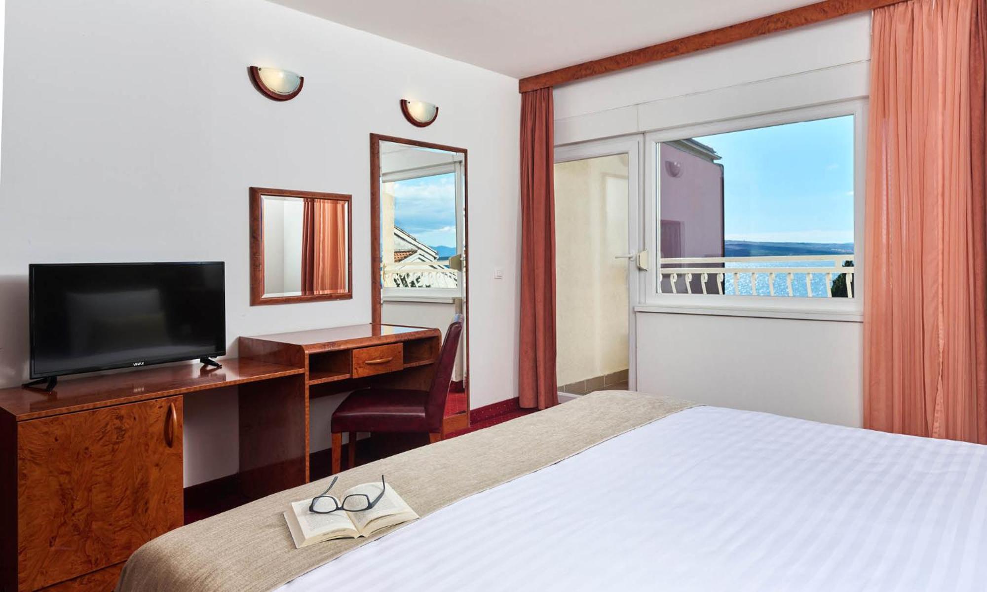 Comfort Double Room with Balcony and Partial Sea View - Photo 1
