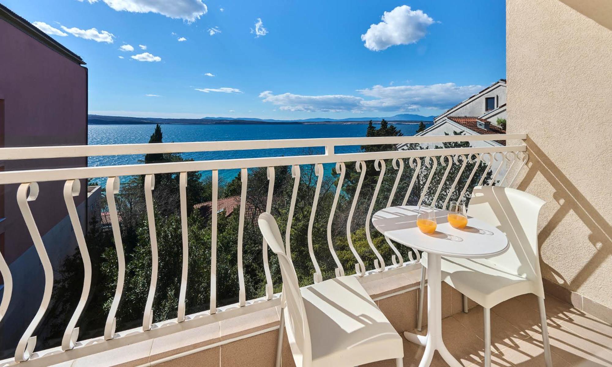 Comfort Double Room with Balcony and Partial Sea View - Photo 7