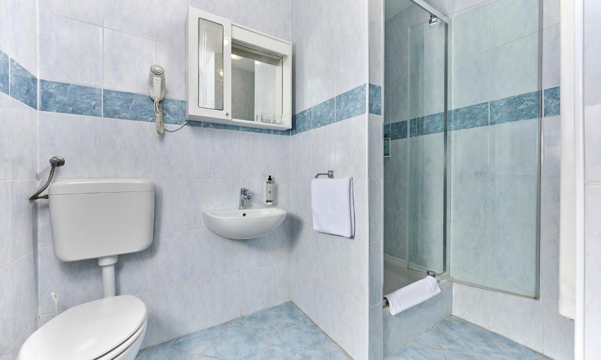 Comfort Double Room with Balcony and Partial Sea View - Photo 5