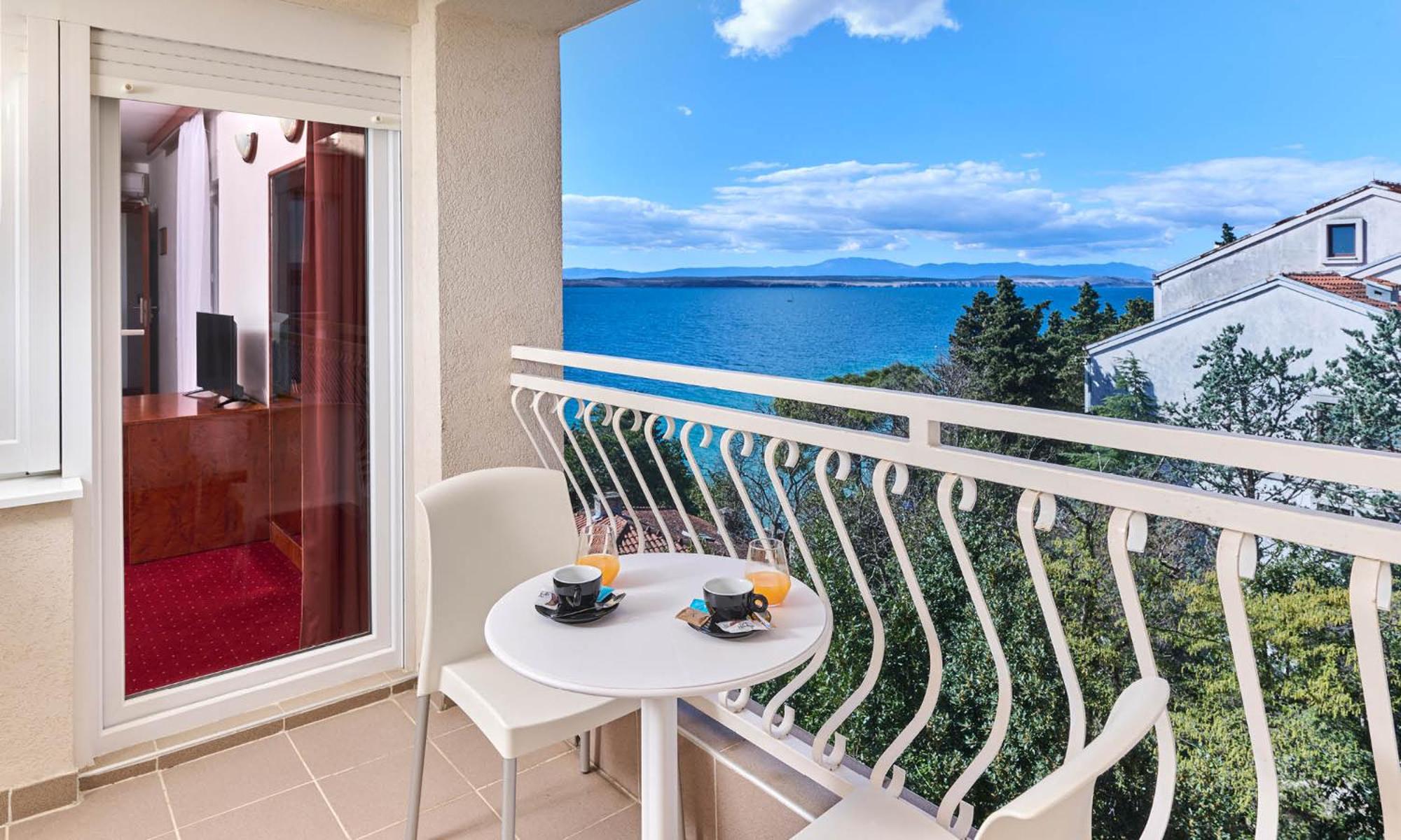 Comfort Double Room with Balcony and Partial Sea View - Photo 6