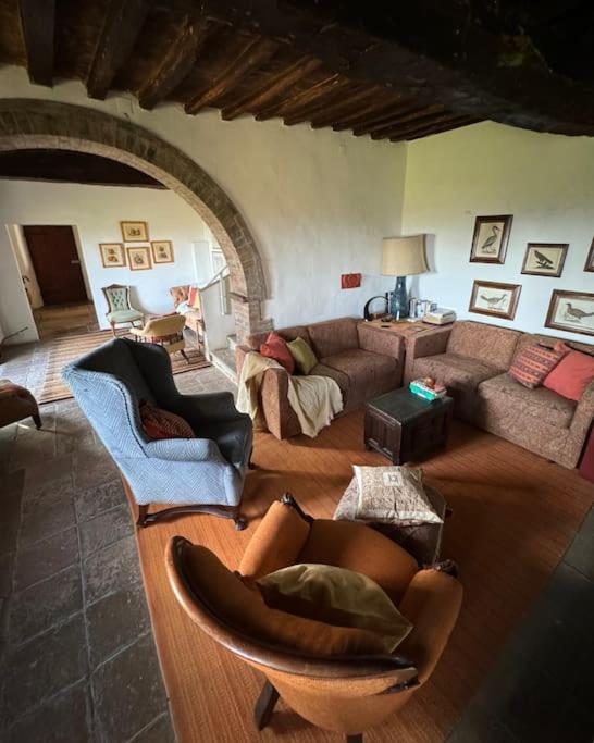 Five-Bedroom House photo 1