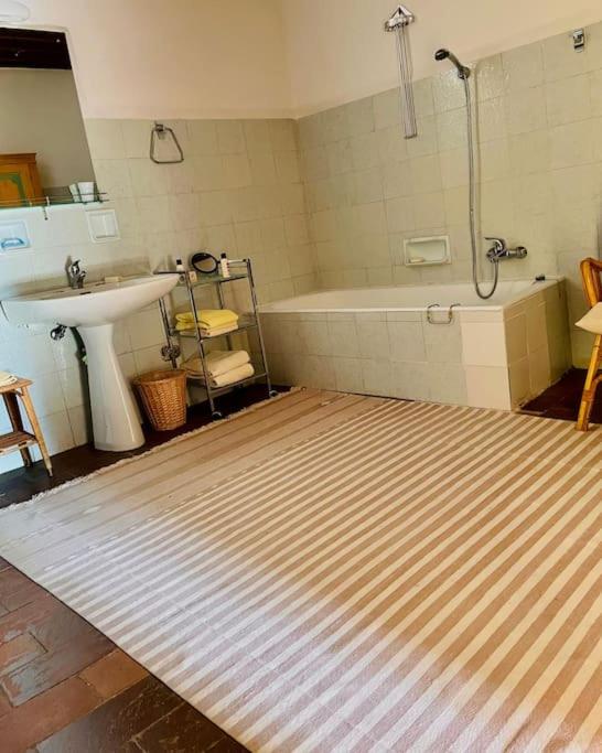 Five-Bedroom House photo 3
