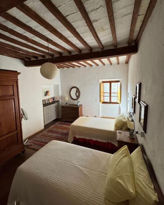 Five-Bedroom House photo 2