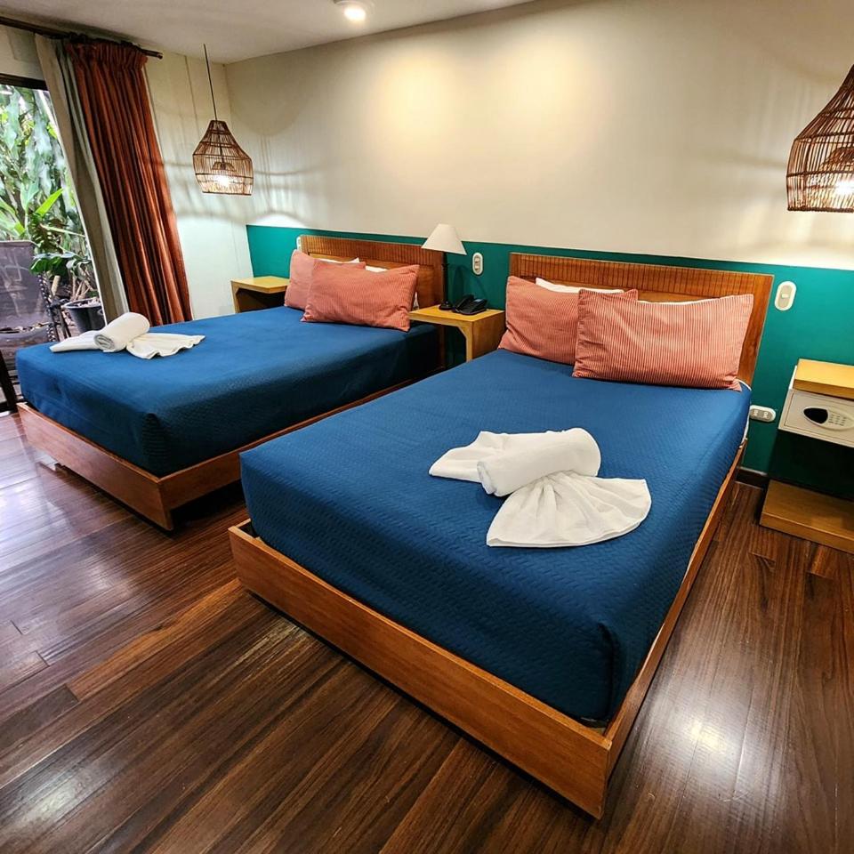 Queen Room with Two Queen Beds photo 1