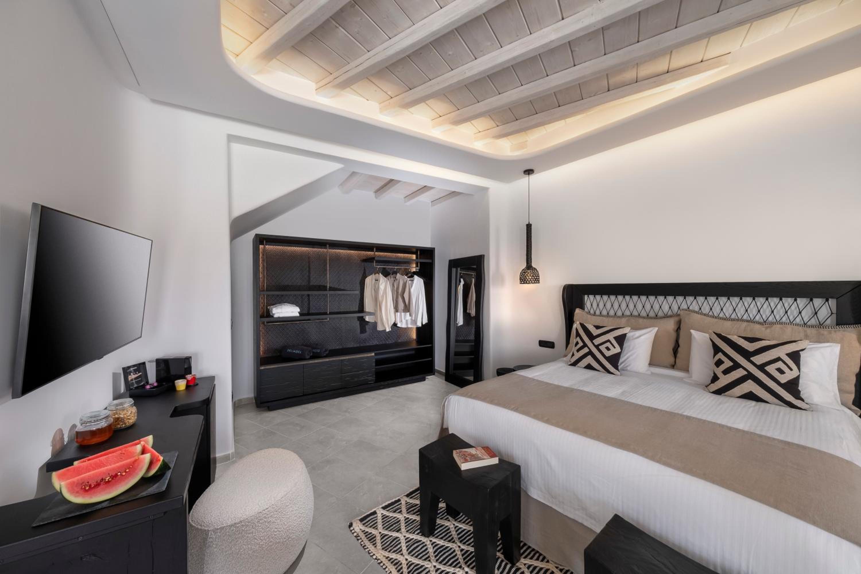 Cozy Suite with Private Pool
