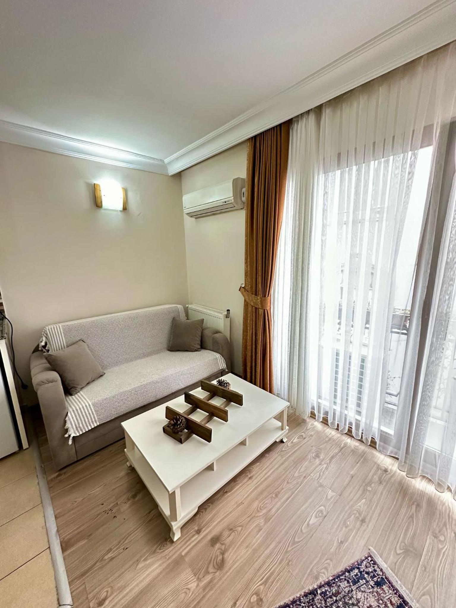 Deluxe Single Room with Balcony photo 2