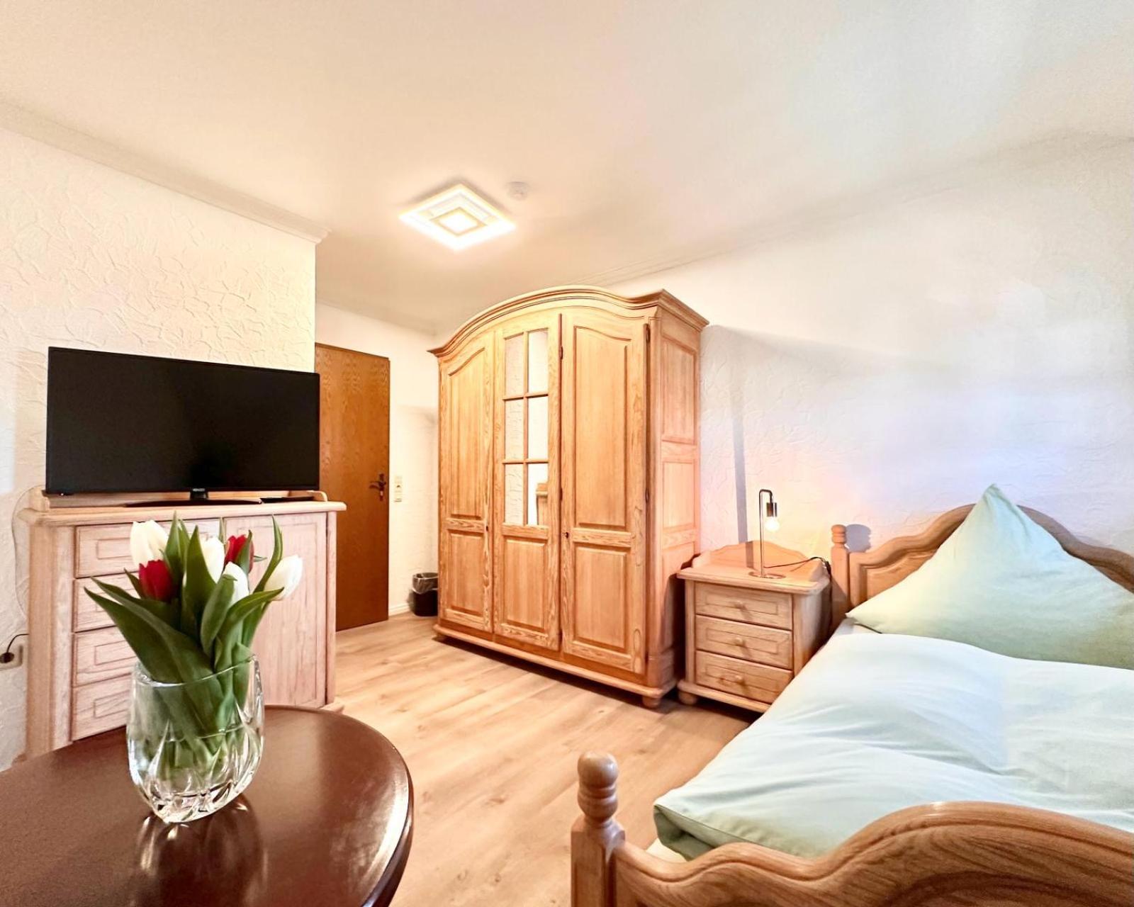 Single Room with Bathroom photo 1