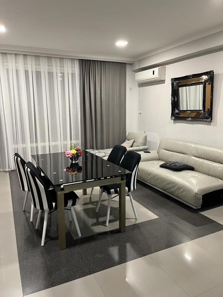 Three-Bedroom Apartment photo 2