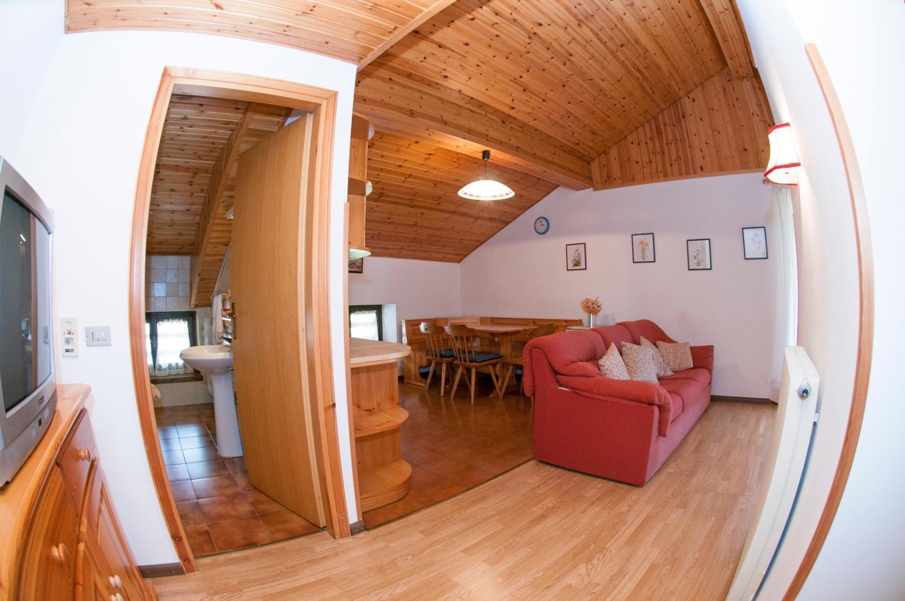 One-Bedroom Apartment photo 1