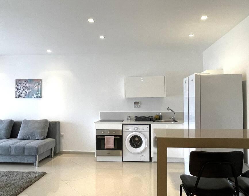 One-Bedroom Apartment photo 2