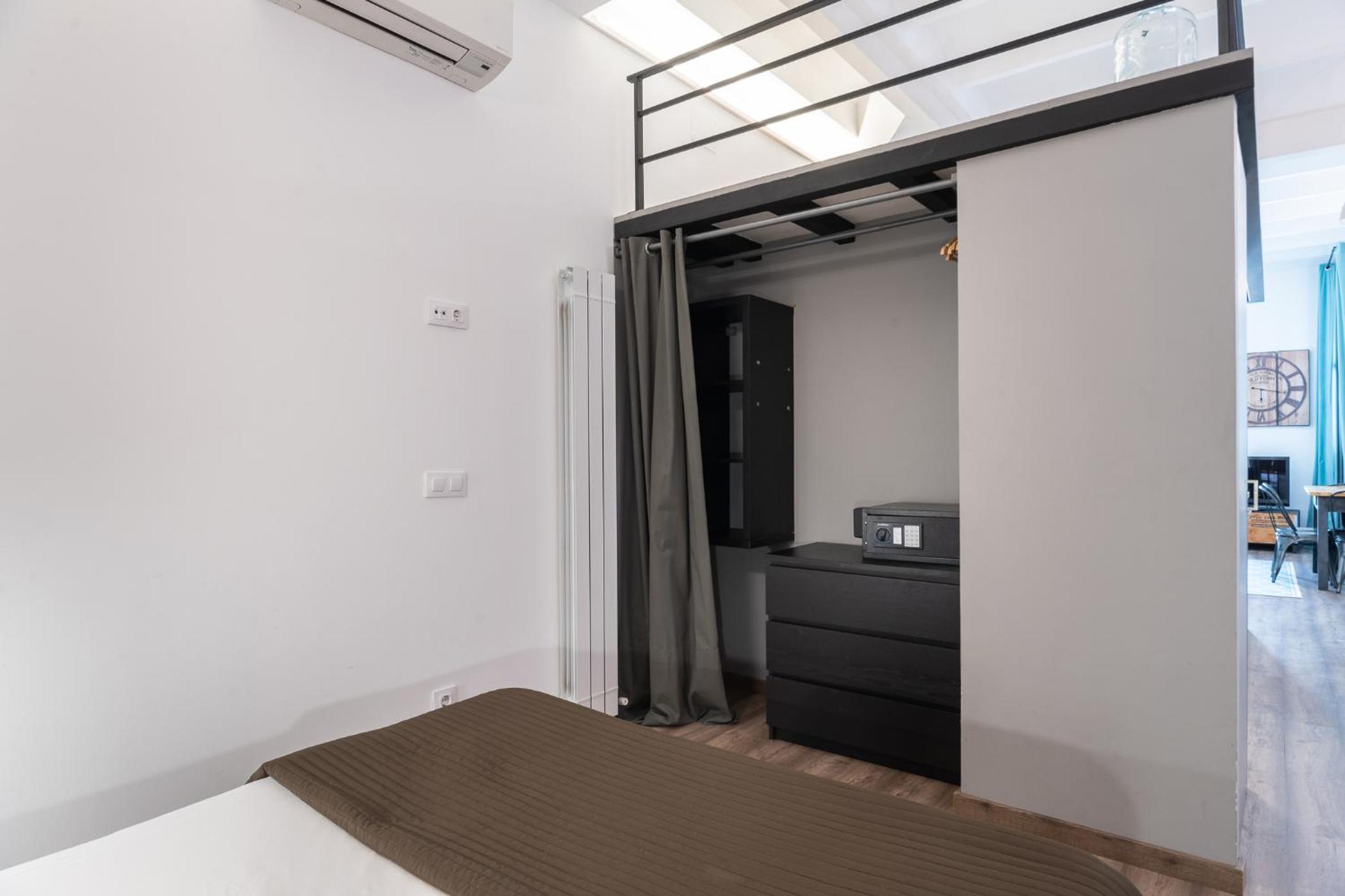 One-Bedroom Apartment photo 3