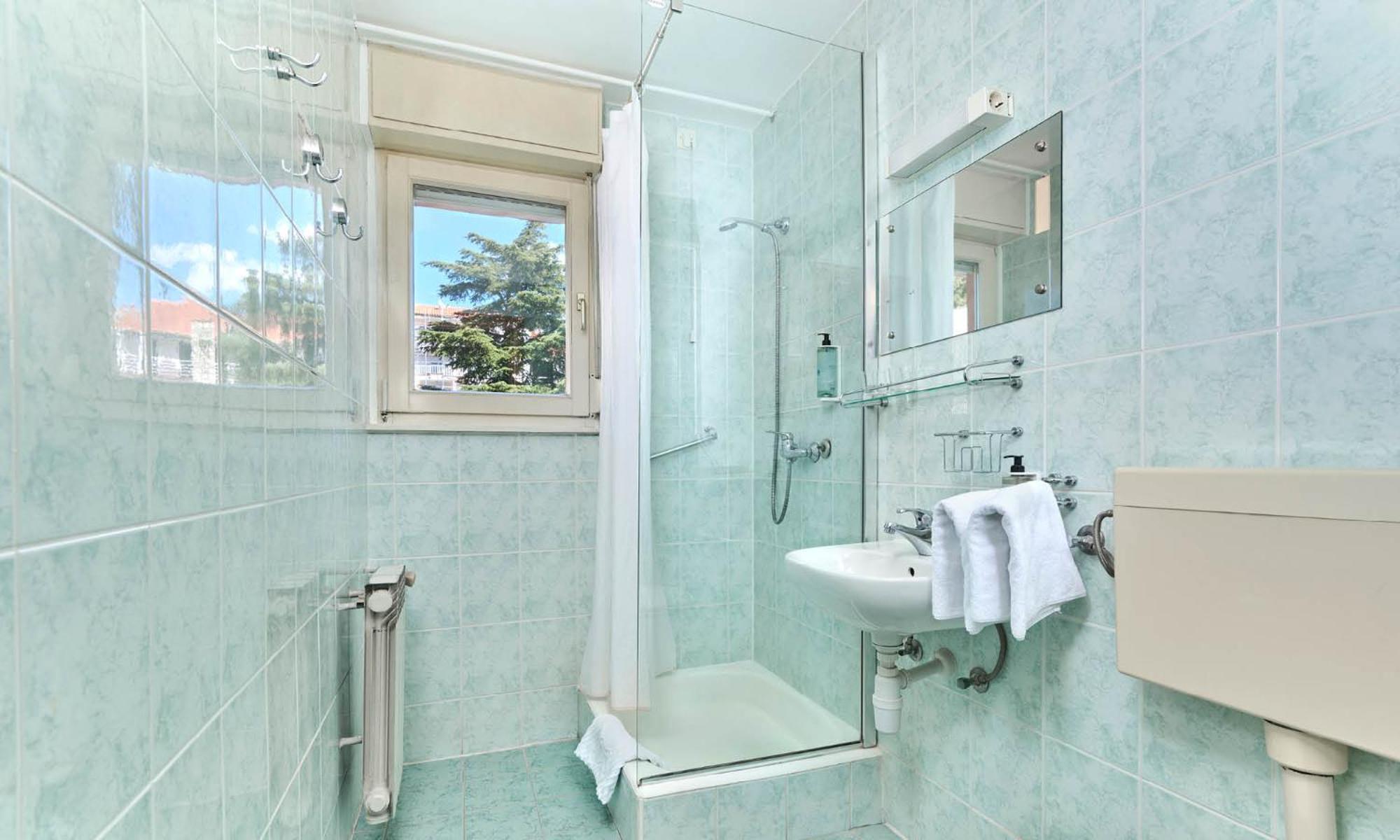 Standard Double Room - Photo 5