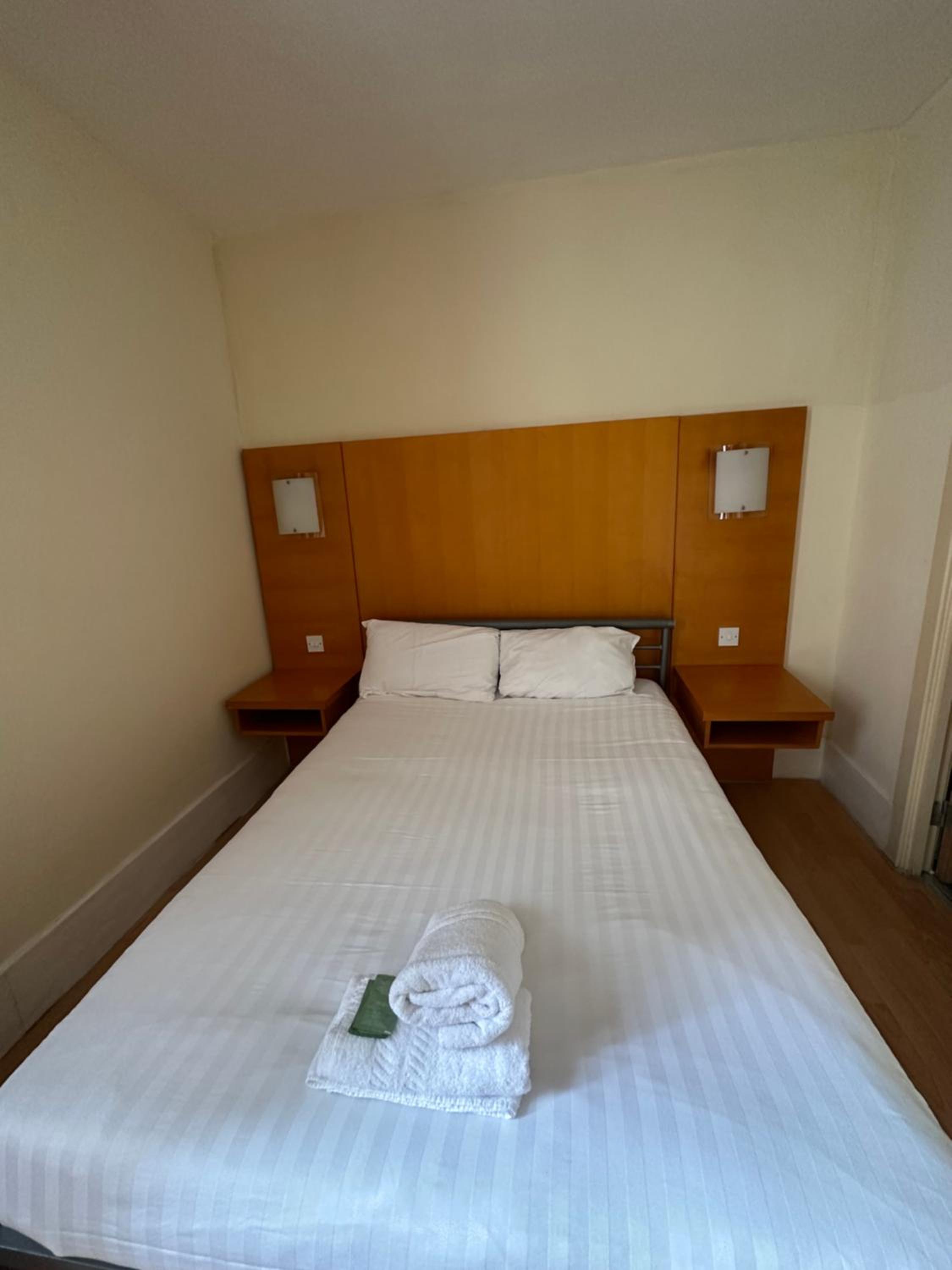 Double Room with Private Bathroom photo 1