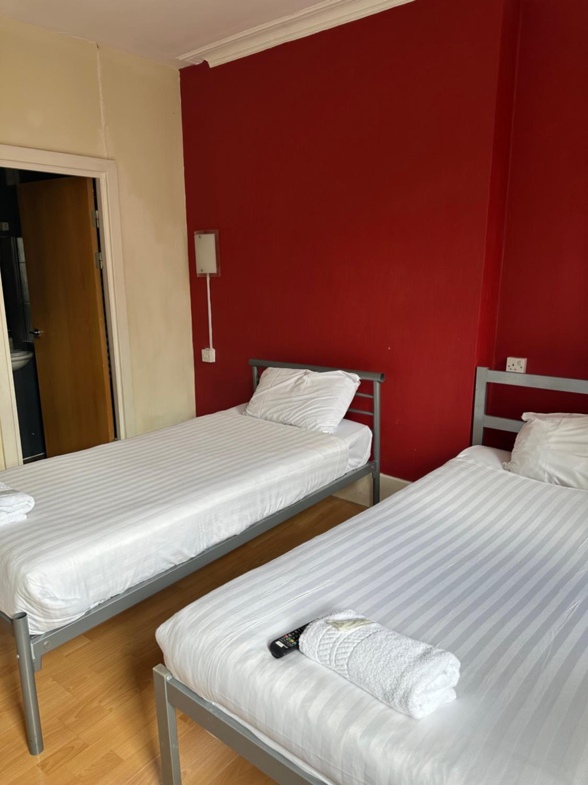 Twin Room with Private Bathroom photo 1