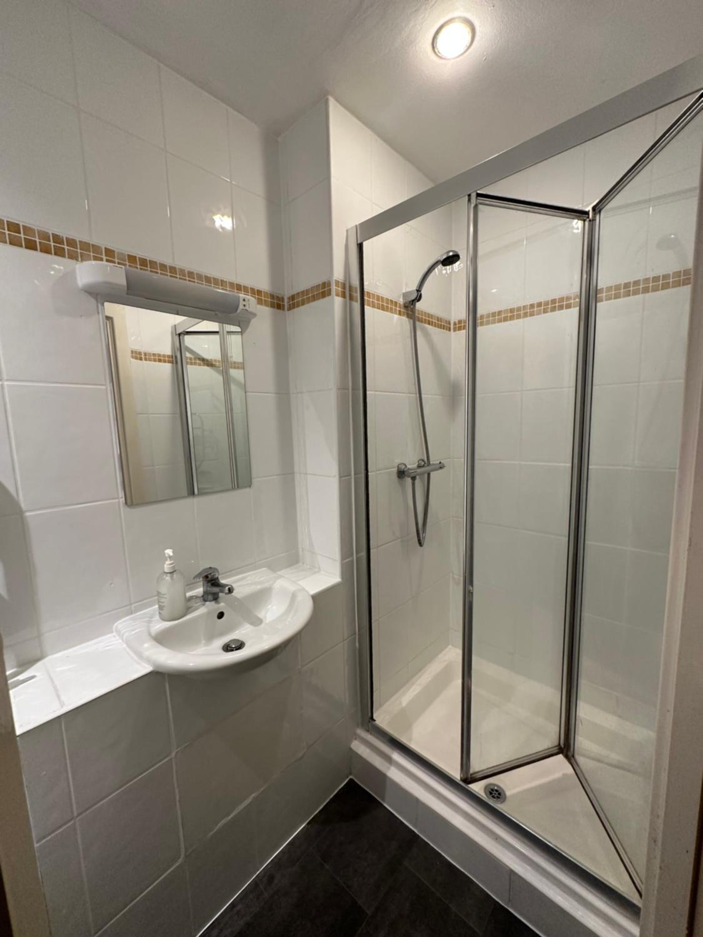 Family Room with Private Bathroom photo 3