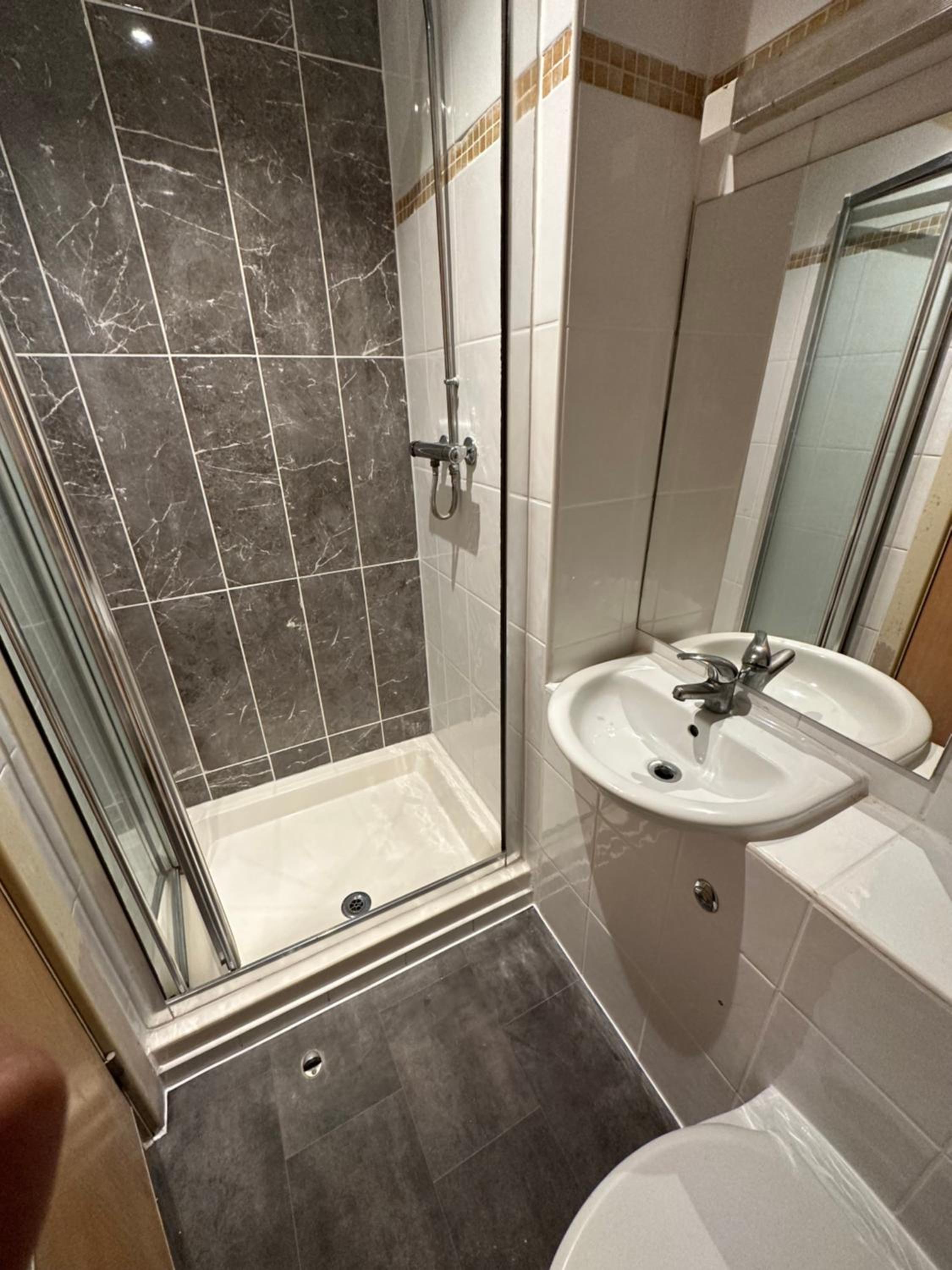 Double Room with Private Bathroom photo 3