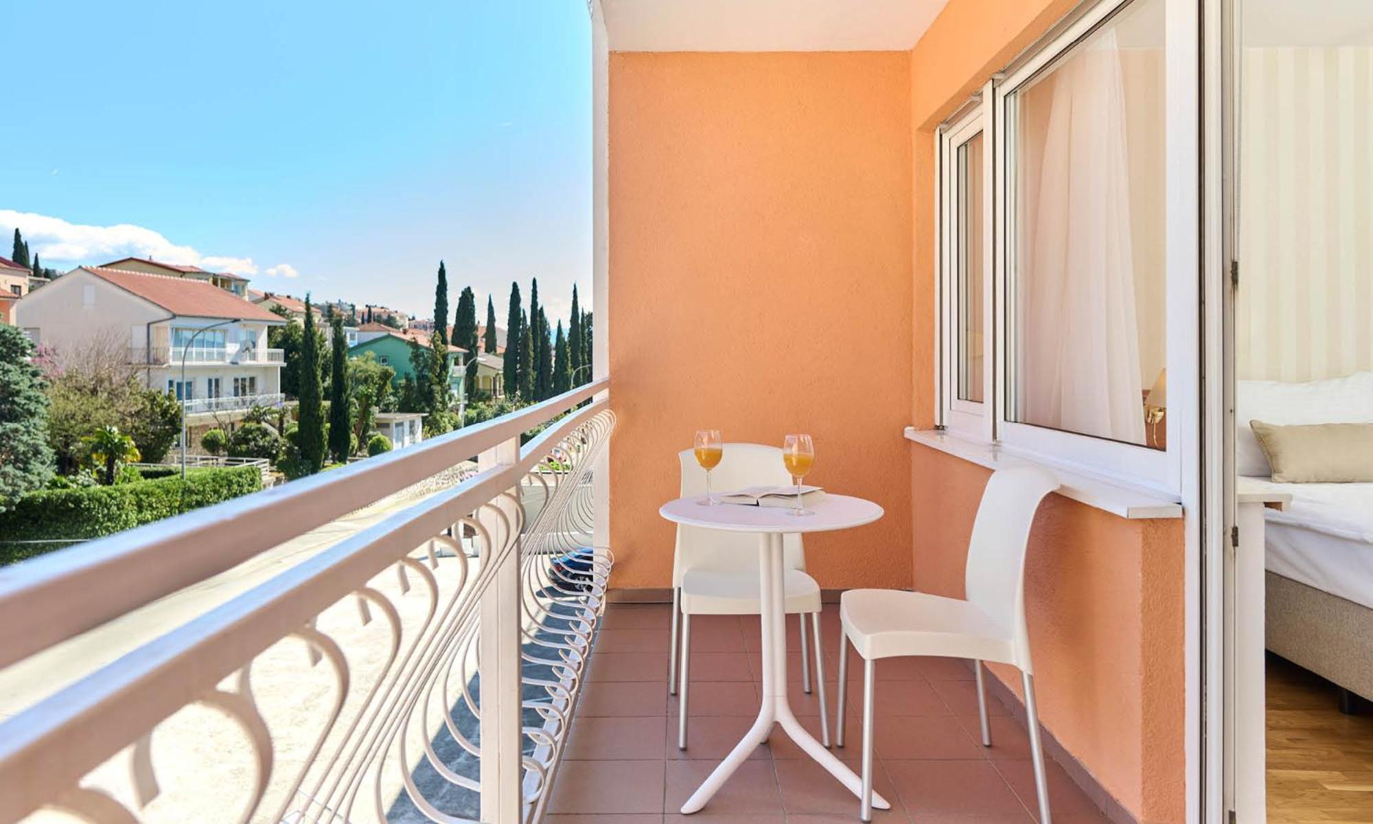 Standard Double Room with Balcony - Photo 6