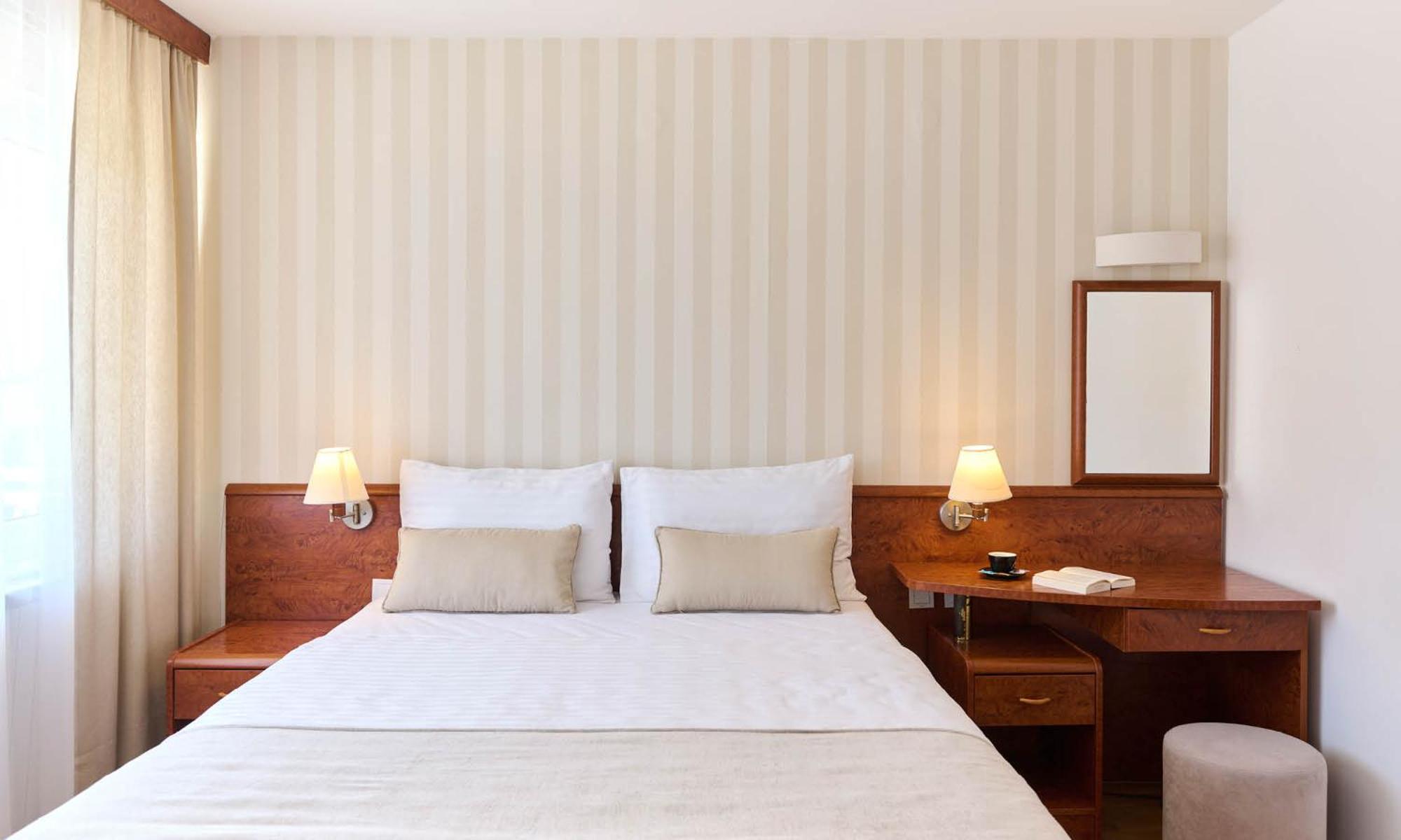 Standard Double Room with Balcony - Photo 7
