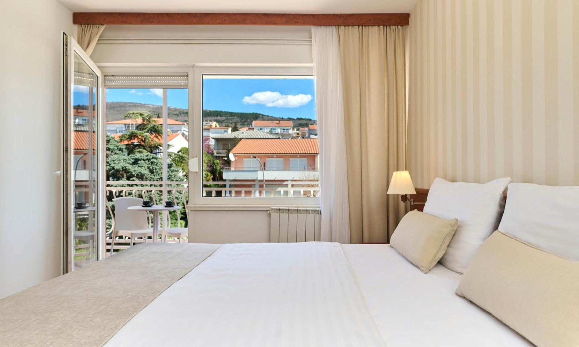 Standard Double Room with Balcony - Photo 5
