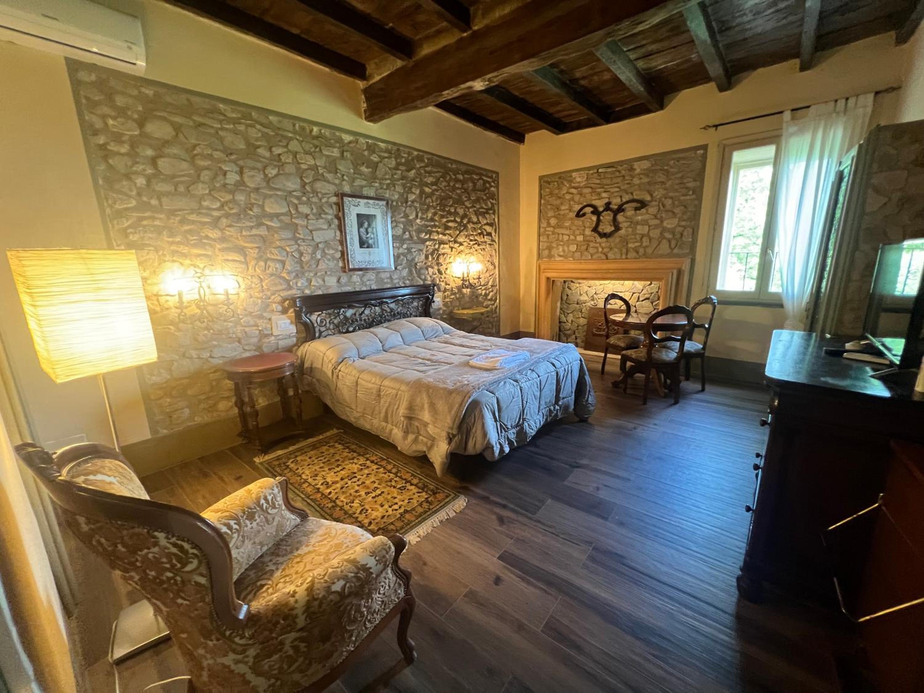 Deluxe King Room photo 1