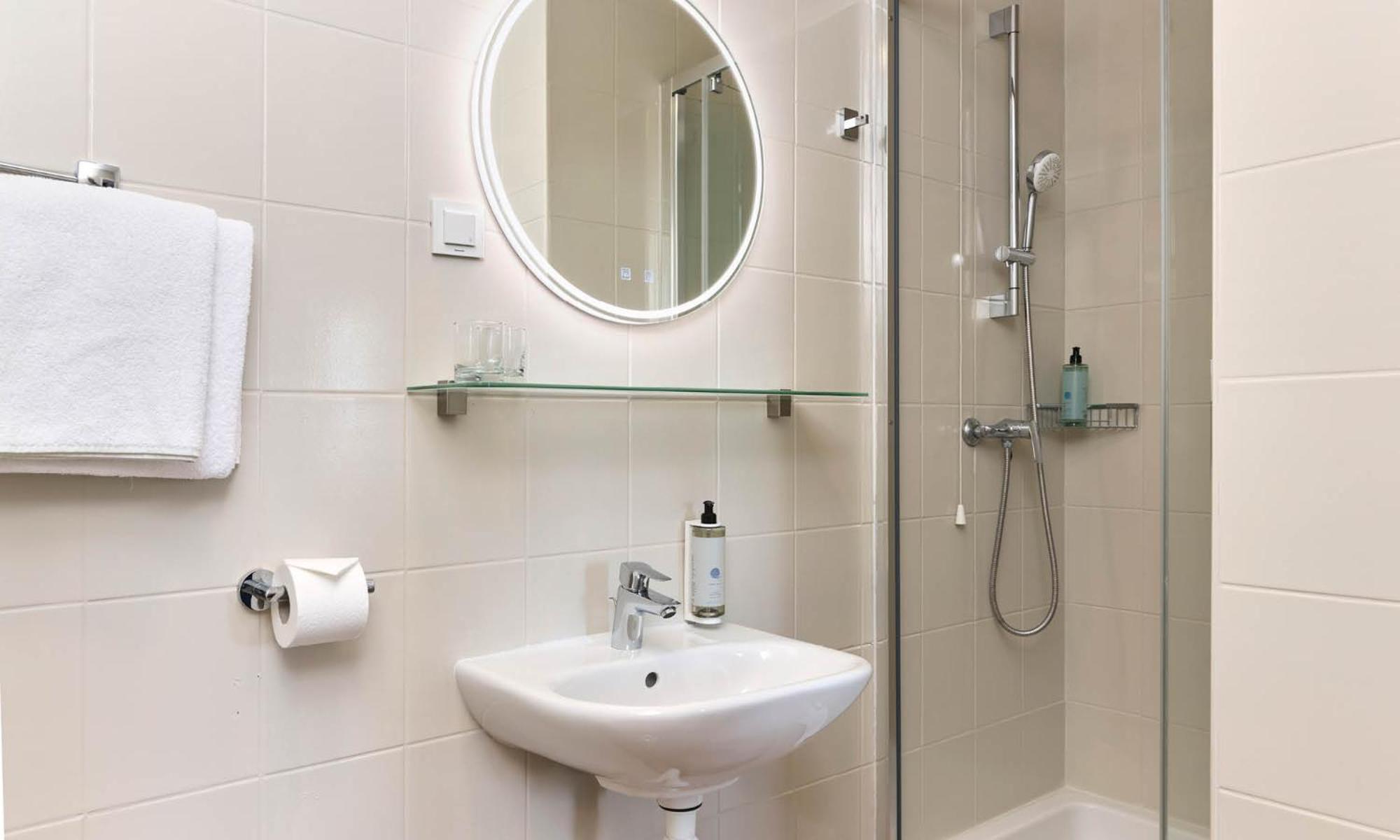 Standard Double Room with Sea View and Balcony - Photo 5