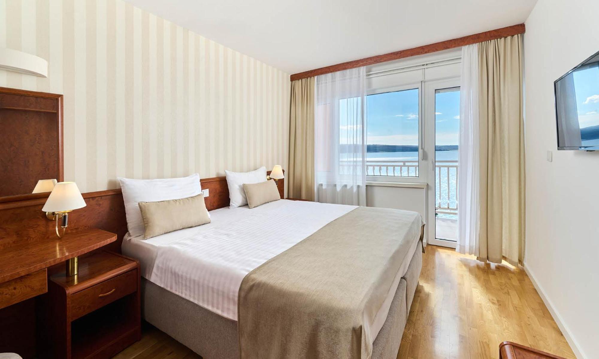 Standard Double Room with Sea View and Balcony - Photo 1