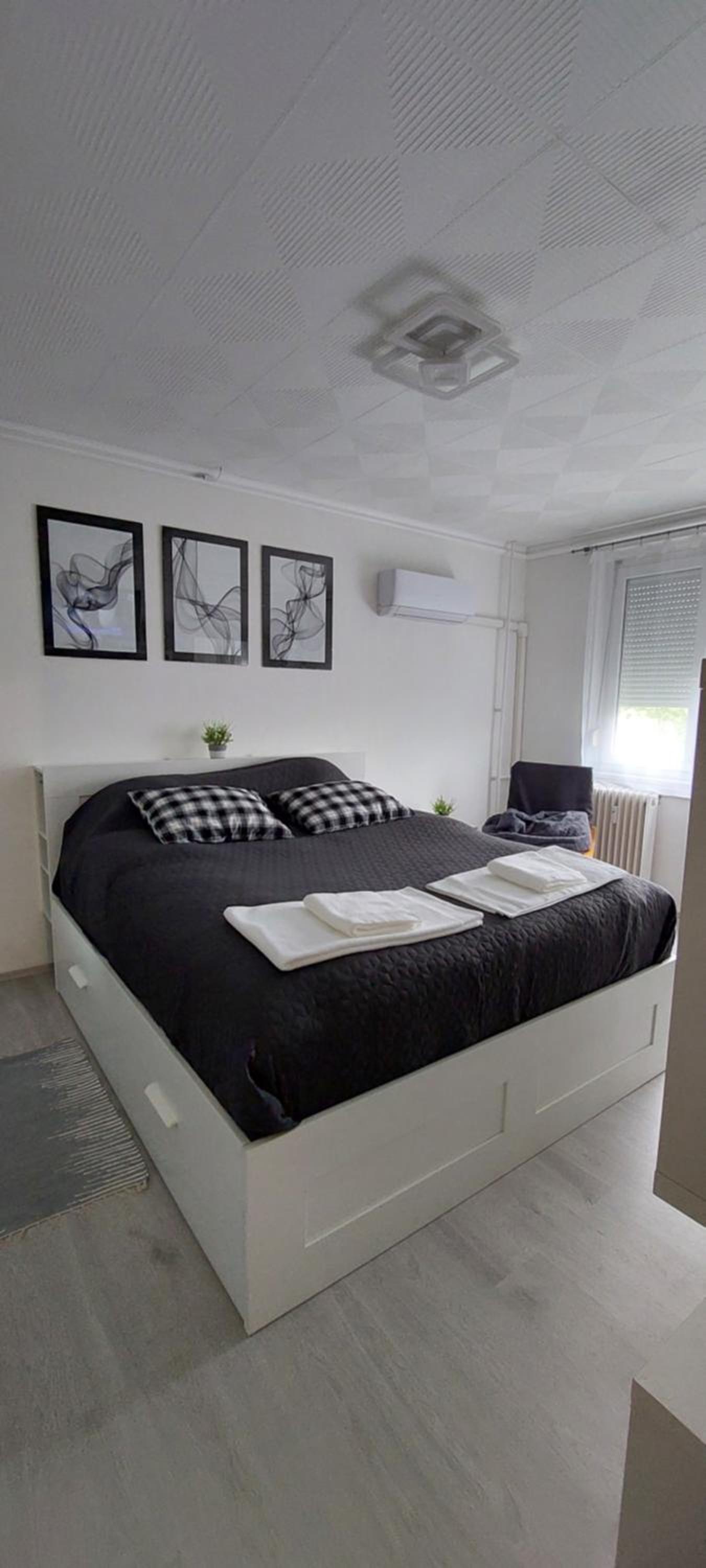One-Bedroom Apartment photo 1