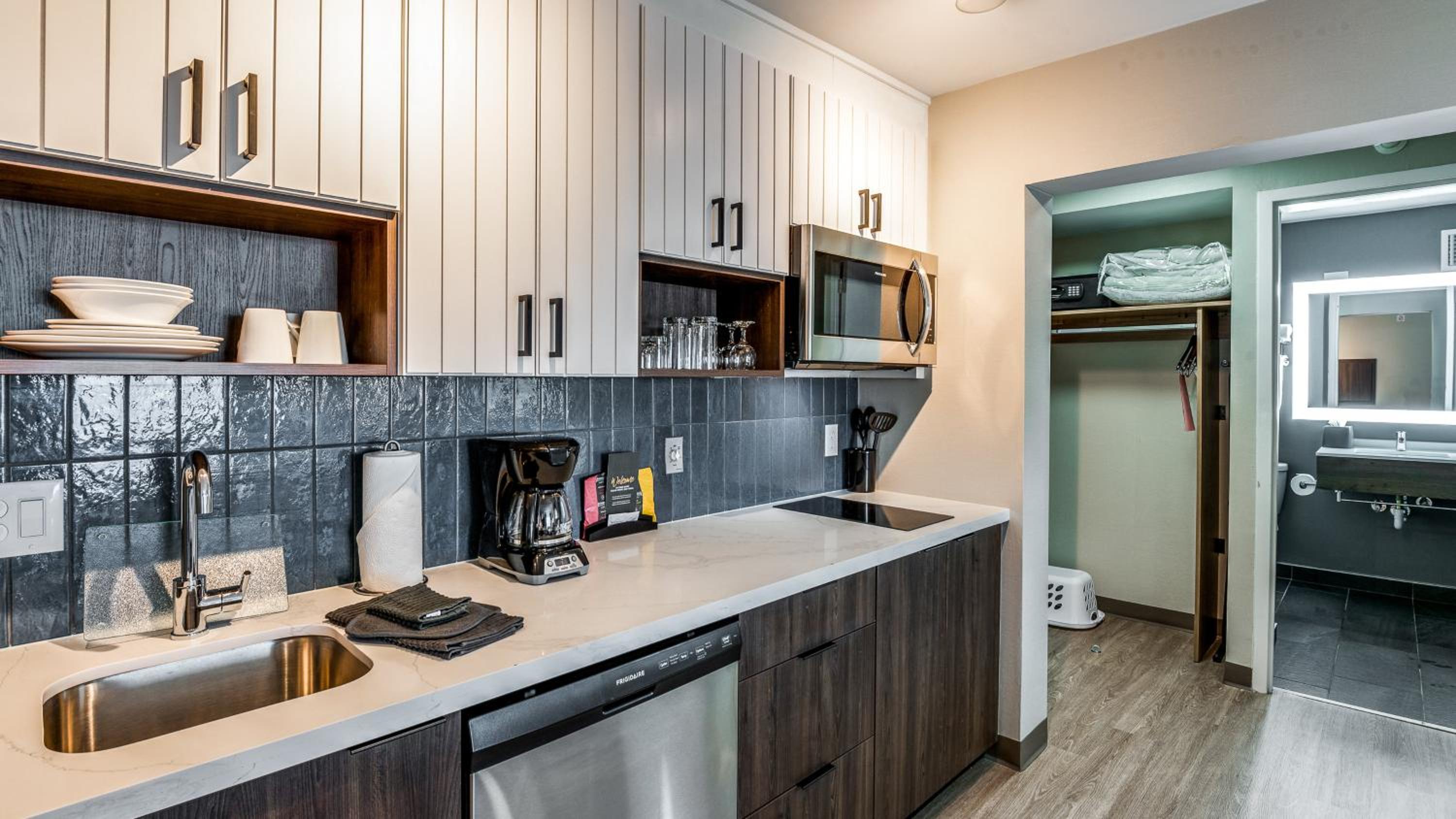 Standard Suite - Photo 3