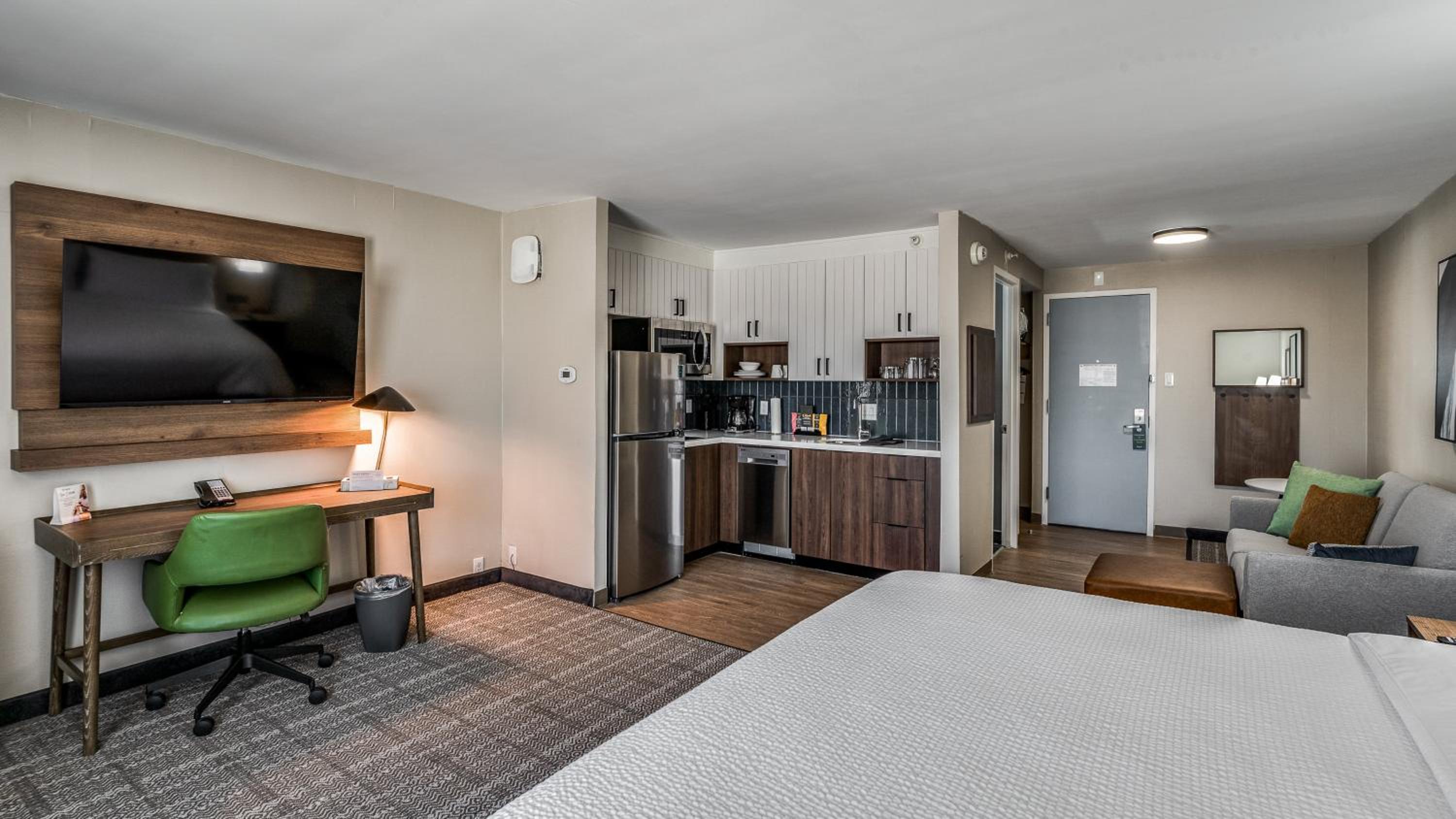 King Studio Suite - Photo 14