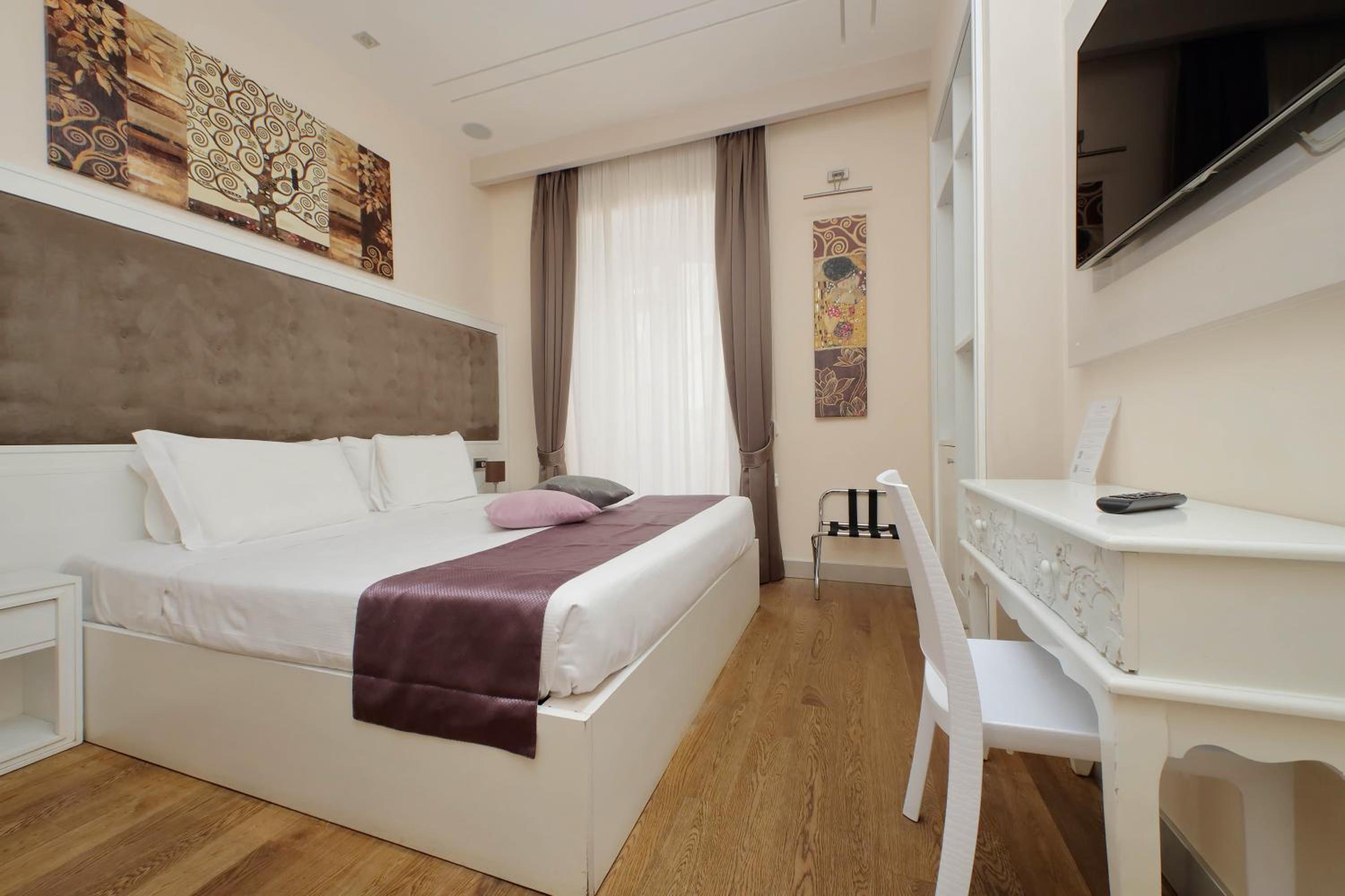 Quadruple Room with Private Bathroom photo 2