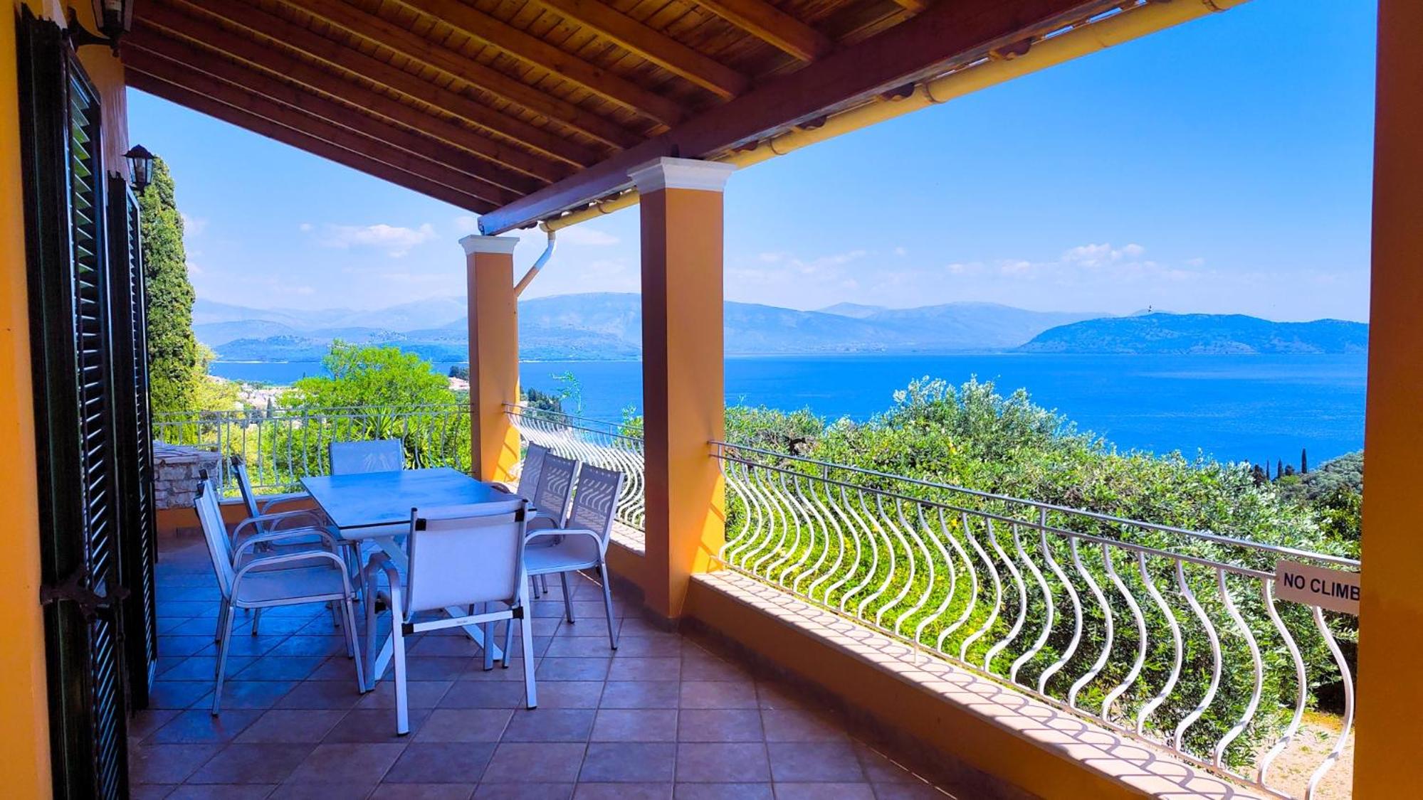 Three-Bedroom Villa photo 2