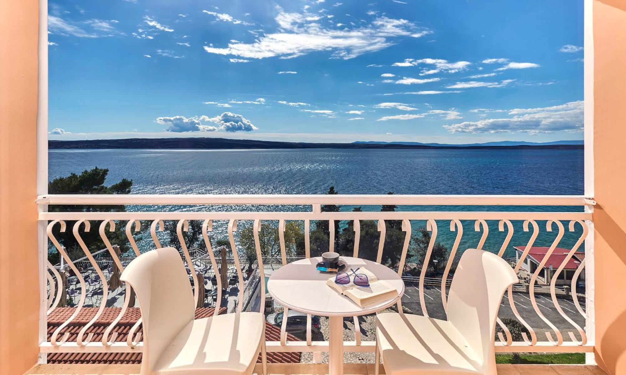 Superior Double Room with Balcony and Sea View - Photo 2