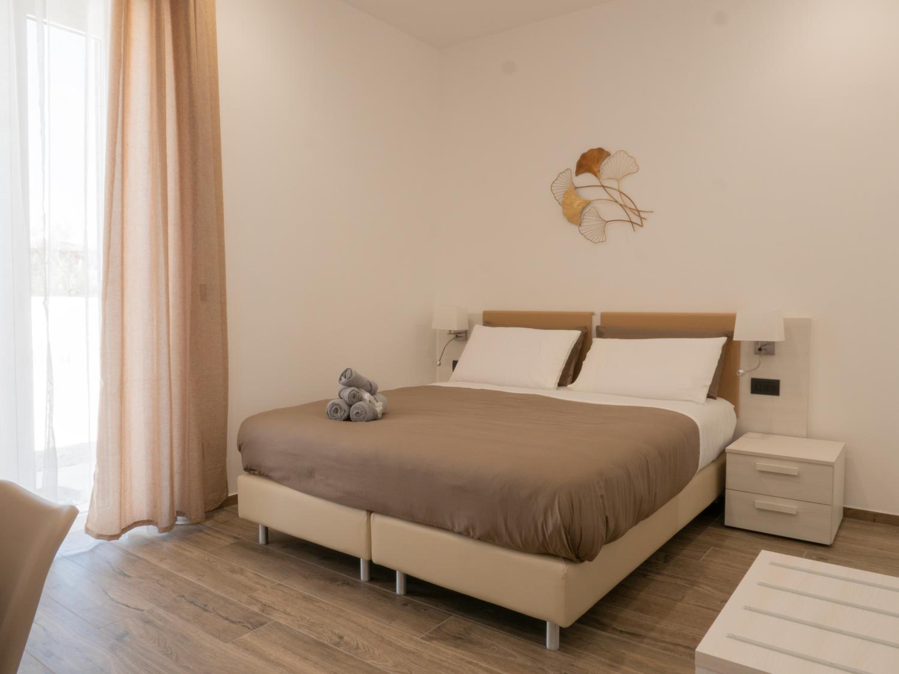 Double or Twin Room with Private Bathroom photo 3