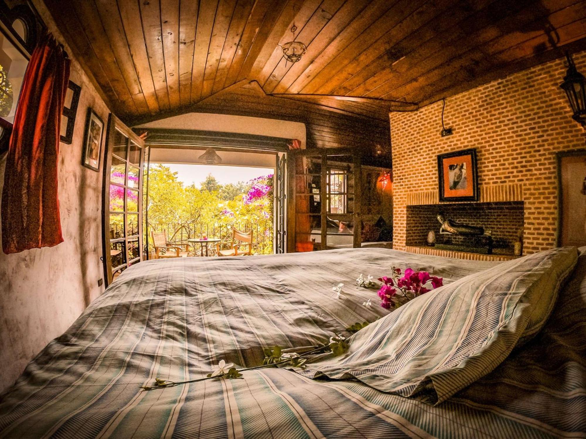 King Suite with Balcony photo 2