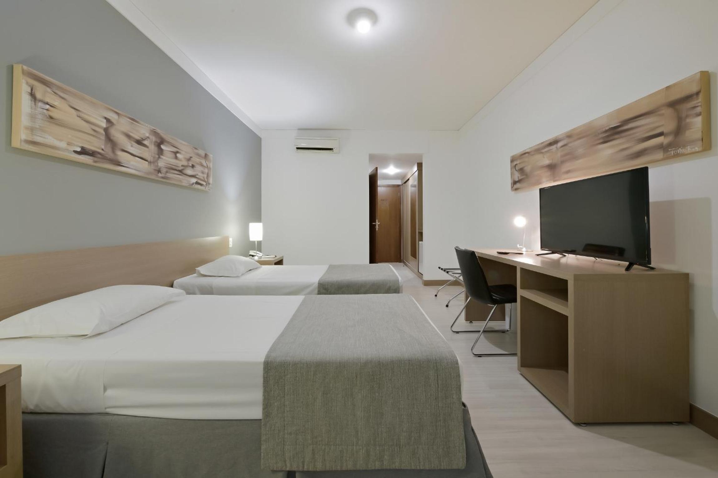 Twin Room - Disability Access photo 2