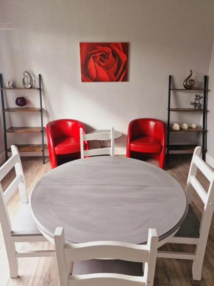 Three-Bedroom House photo 2