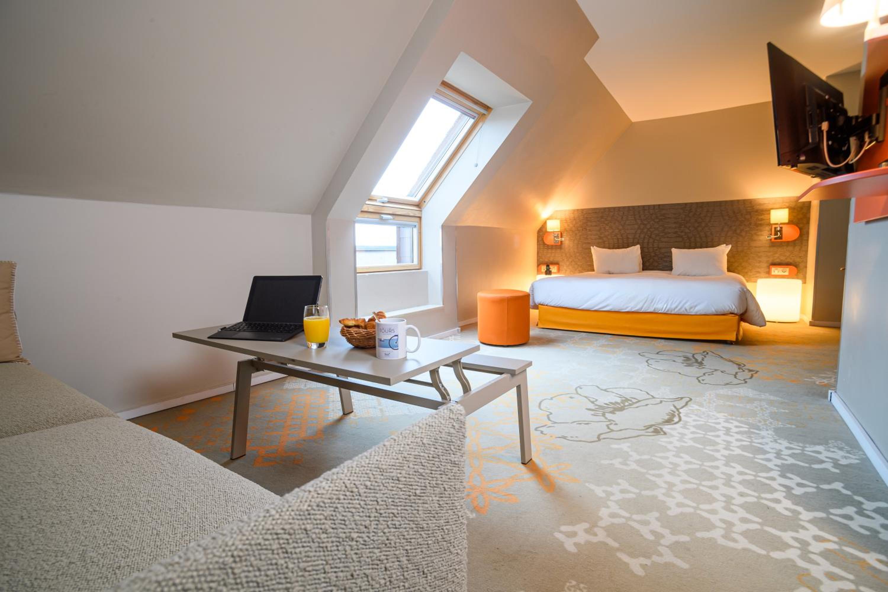 Superior Family Room - Photo 12